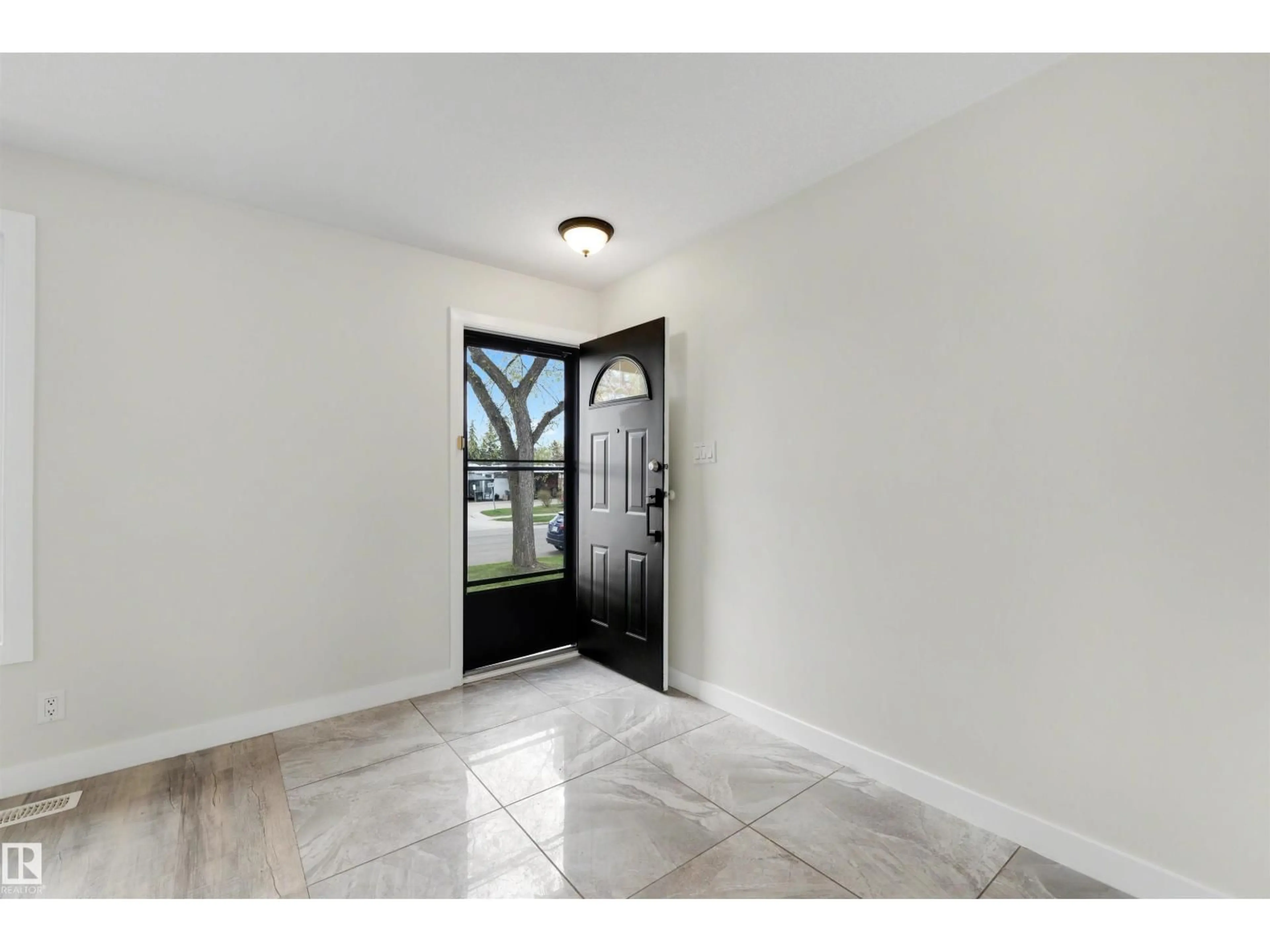 Indoor entryway for 8904 168 ST, Edmonton Alberta T5R2X2