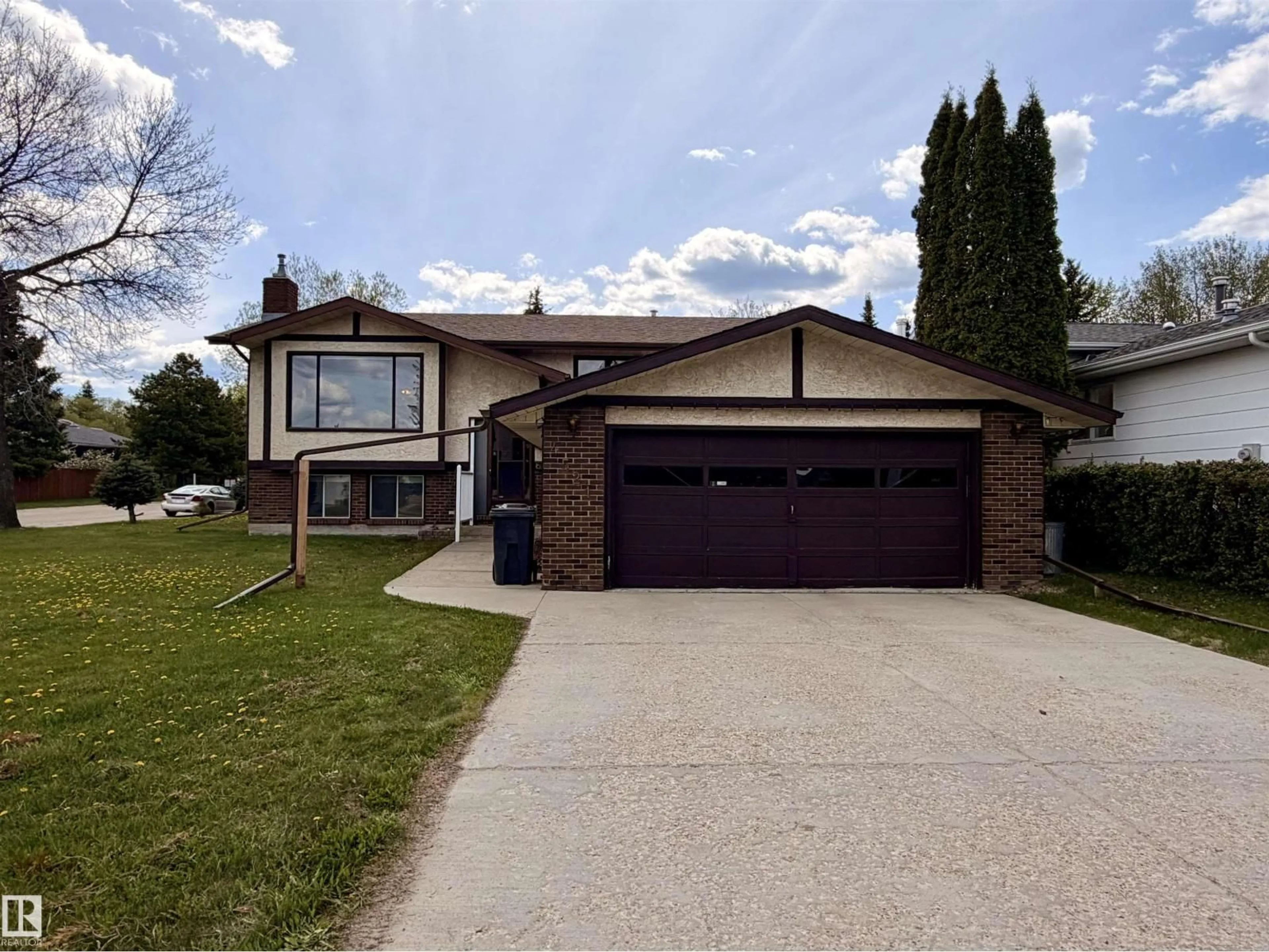 Home with vinyl exterior material, street for 4521 42 AV, Drayton Valley Alberta T7A1G5