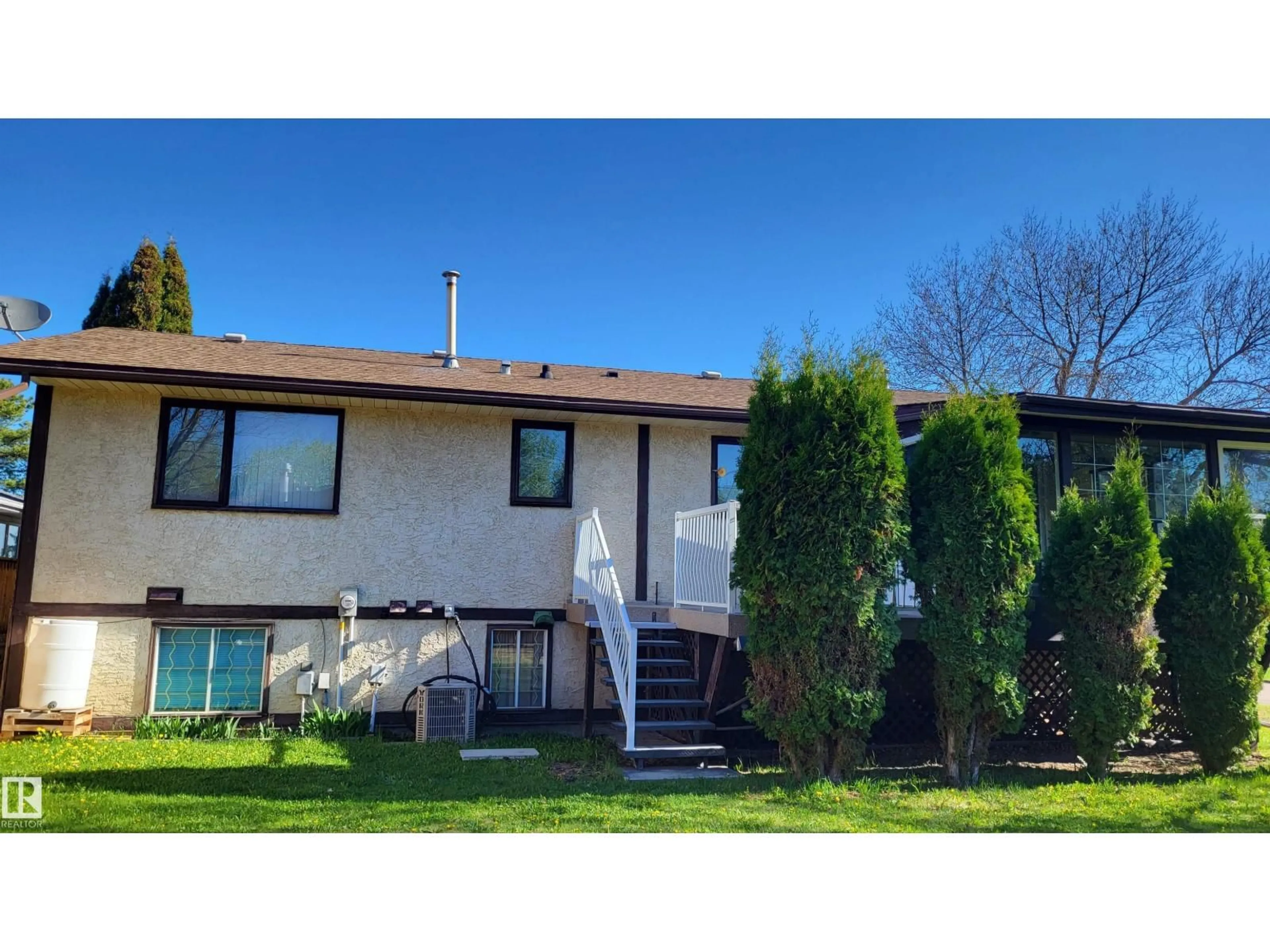 Home with vinyl exterior material, unknown for 4521 42 AV, Drayton Valley Alberta T7A1G5
