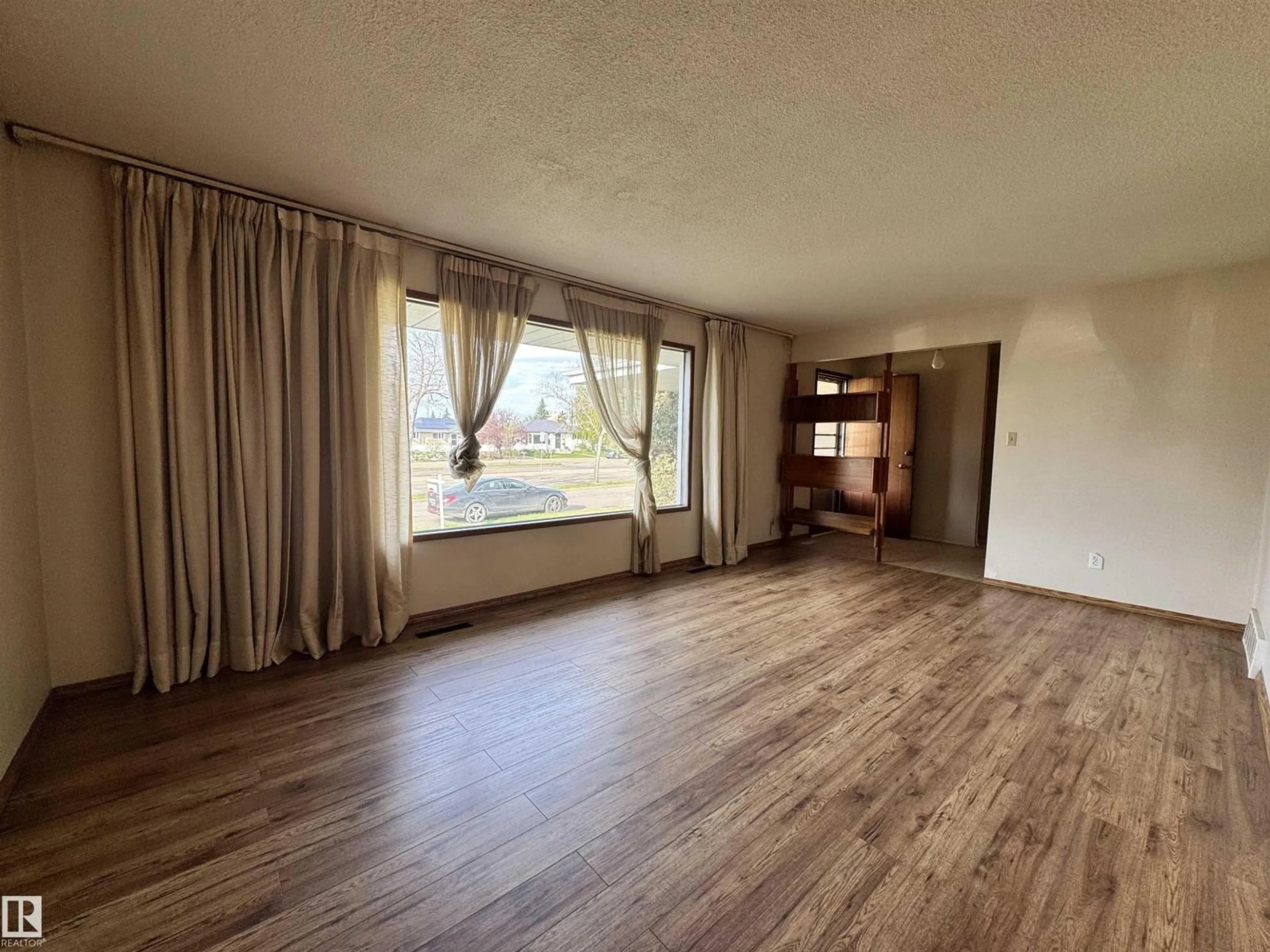 A pic of a room for 5707 90 AV, Edmonton Alberta T6B0P1