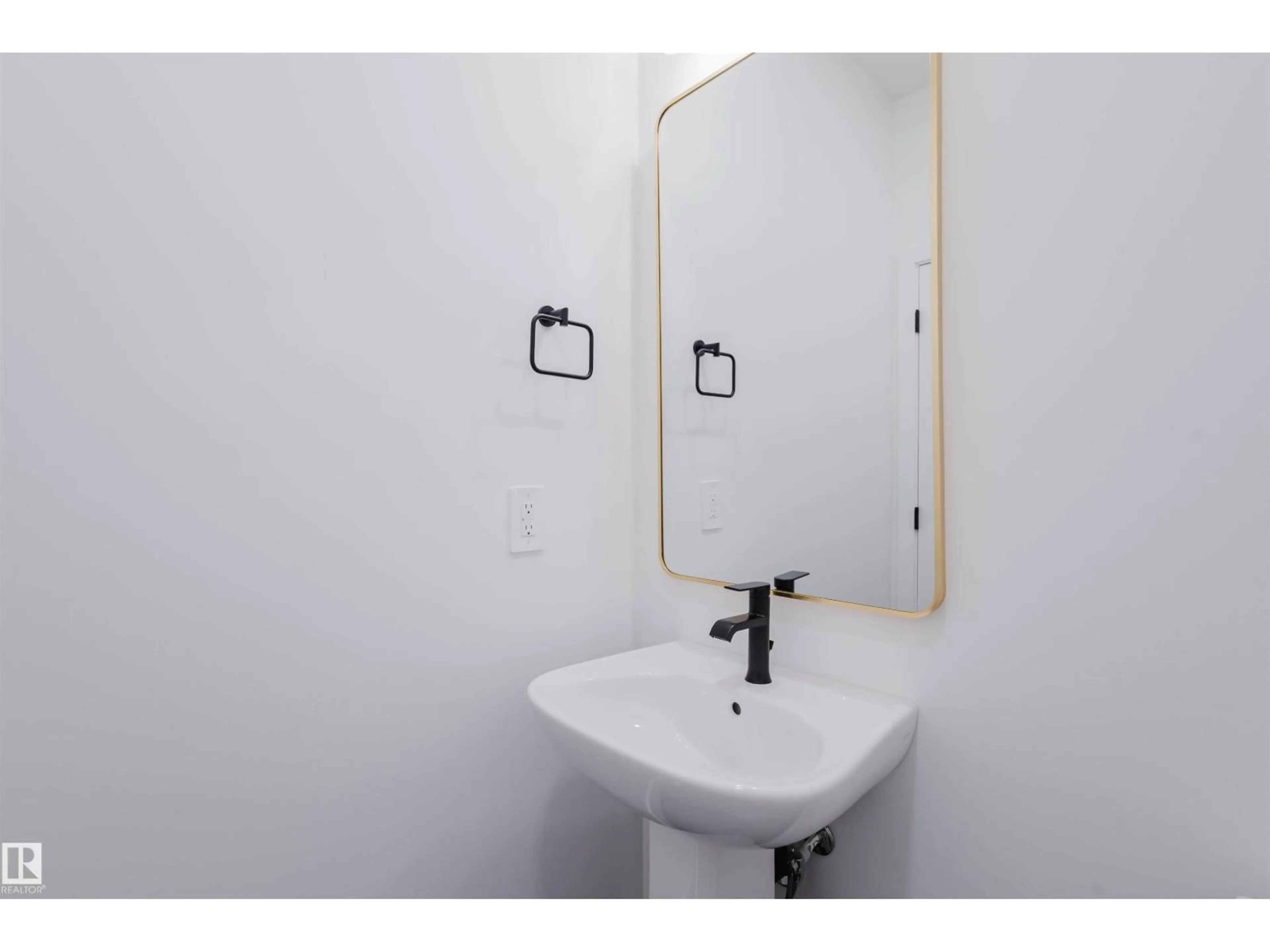 Standard bathroom, unknown for 21 CESSY ST, St. Albert Alberta T8T2E2