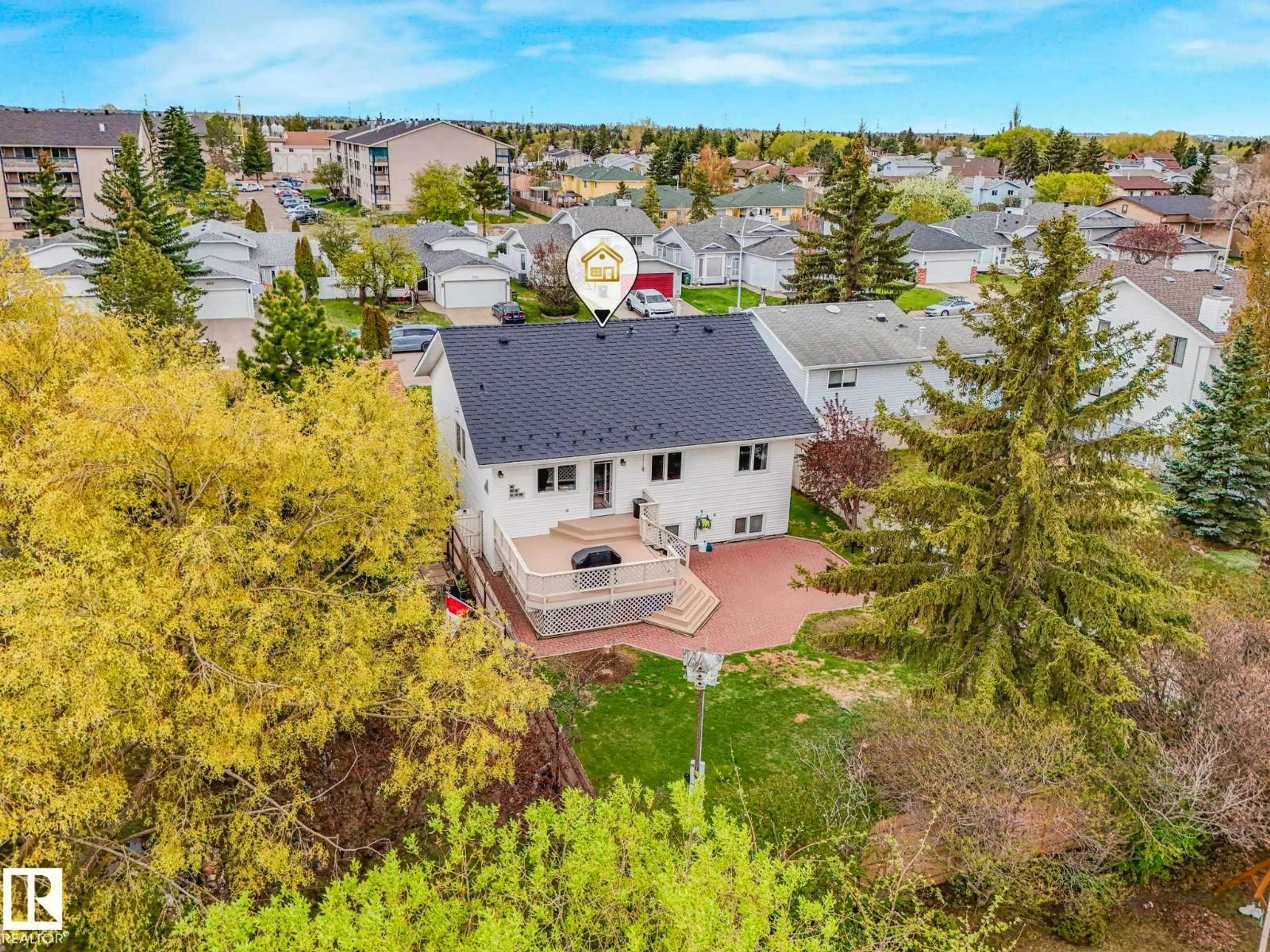A pic from outside/outdoor area/front of a property/back of a property/a pic from drone, unknown for 4504 29 AV, Edmonton Alberta T6L4S4
