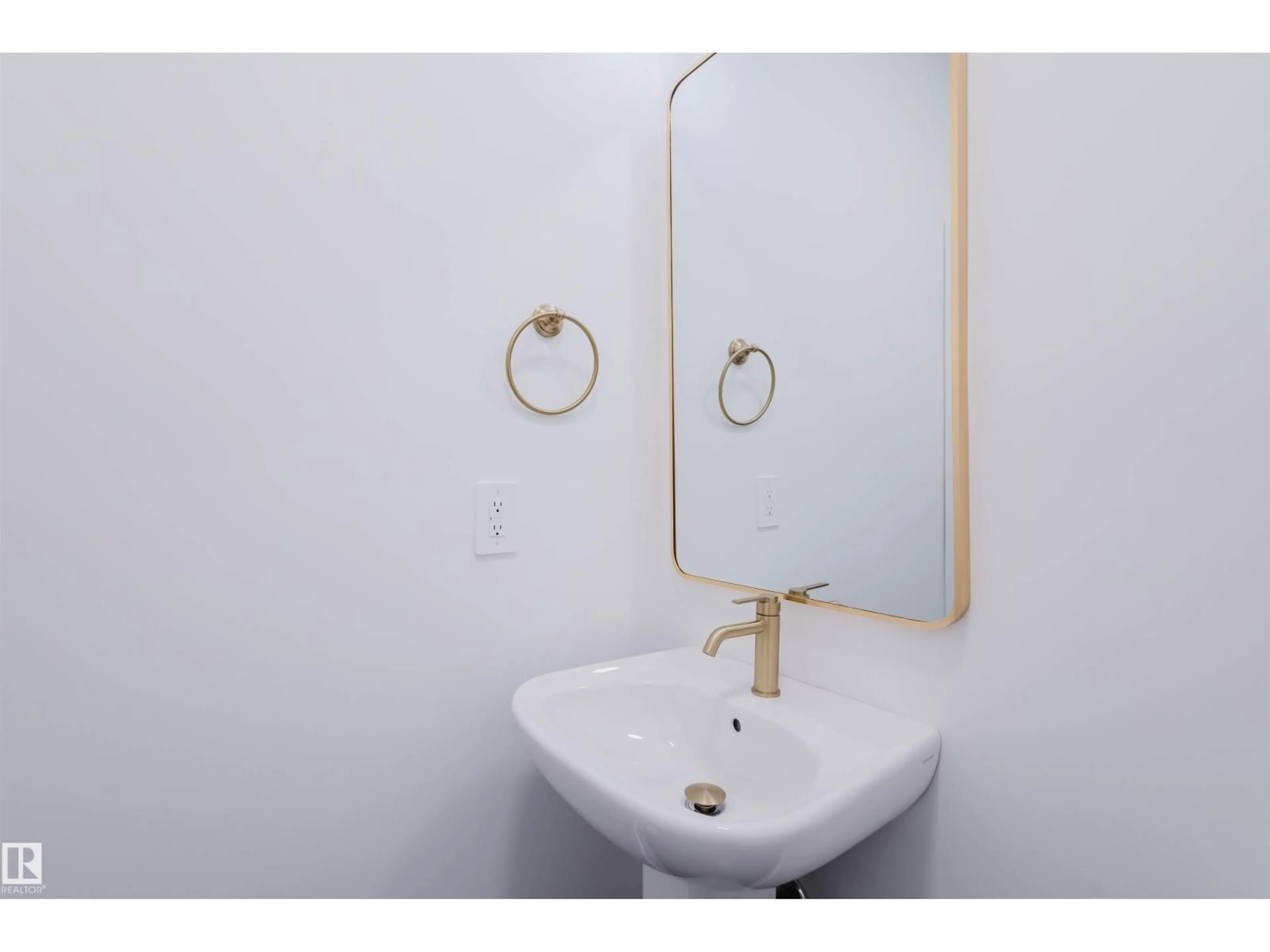 Standard bathroom, unknown for 8243 KIRIAK LO SW, Edmonton Alberta T6W5S2