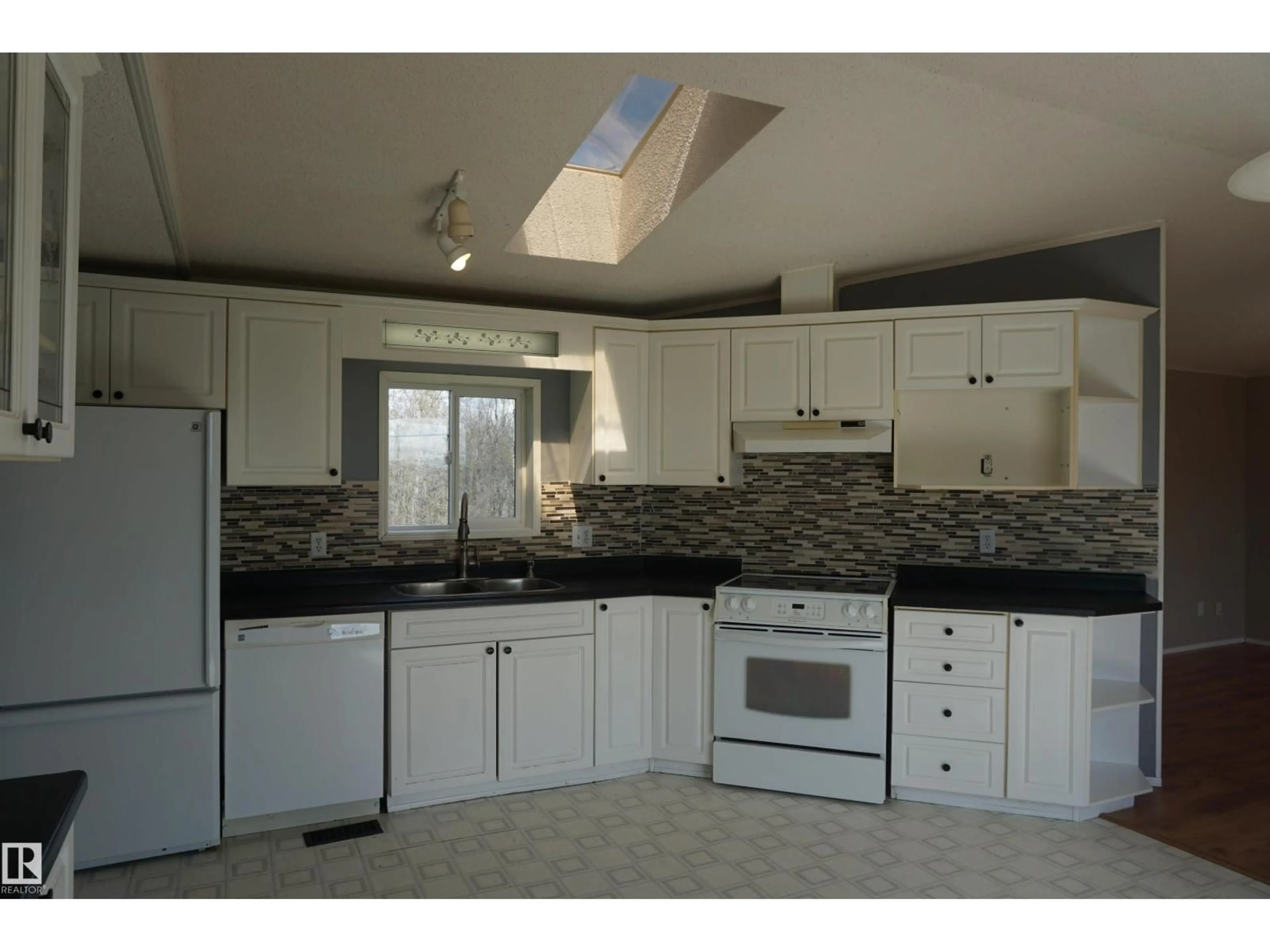 Standard kitchen, unknown for 102 - 59502 RNG ROAD, Rural St. Paul County Alberta T0A2K0