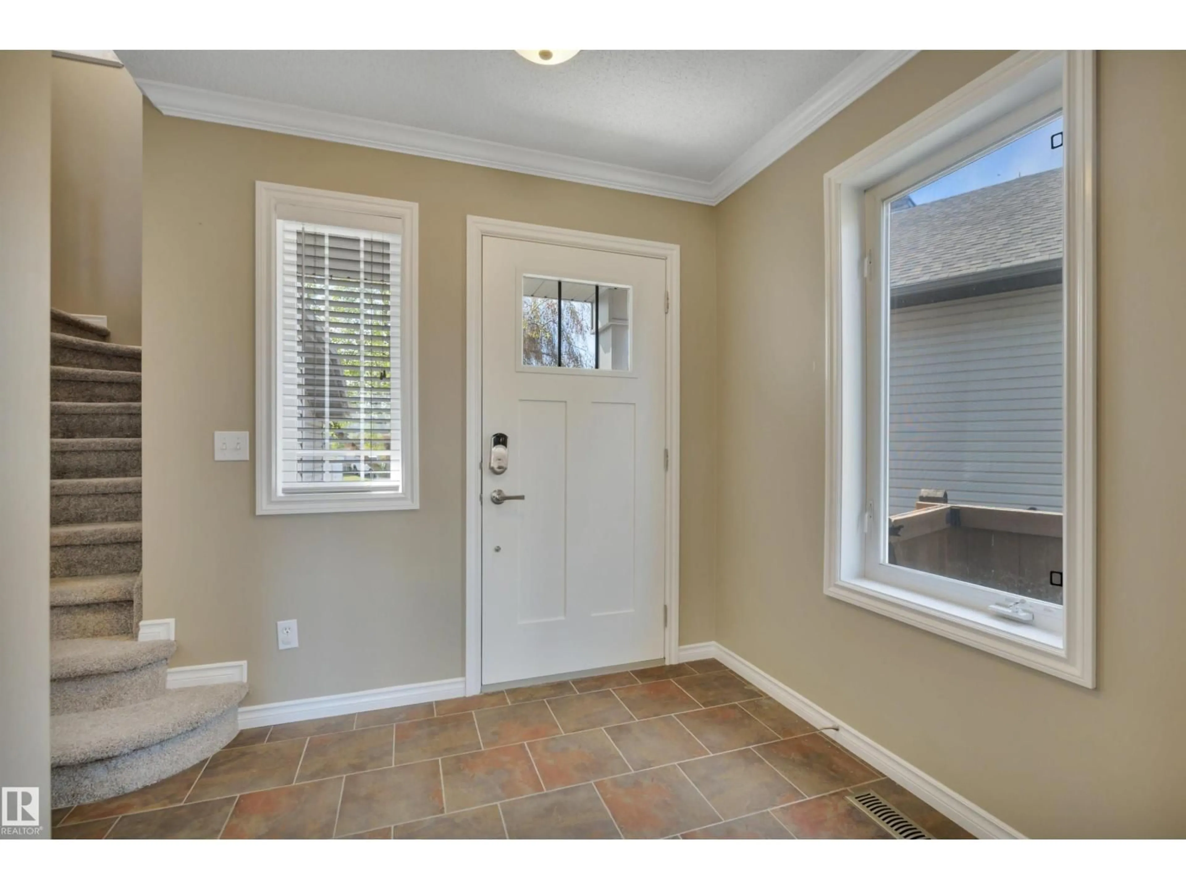 Indoor entryway for 14 NEWPORT CR, St. Albert Alberta T8N7C4