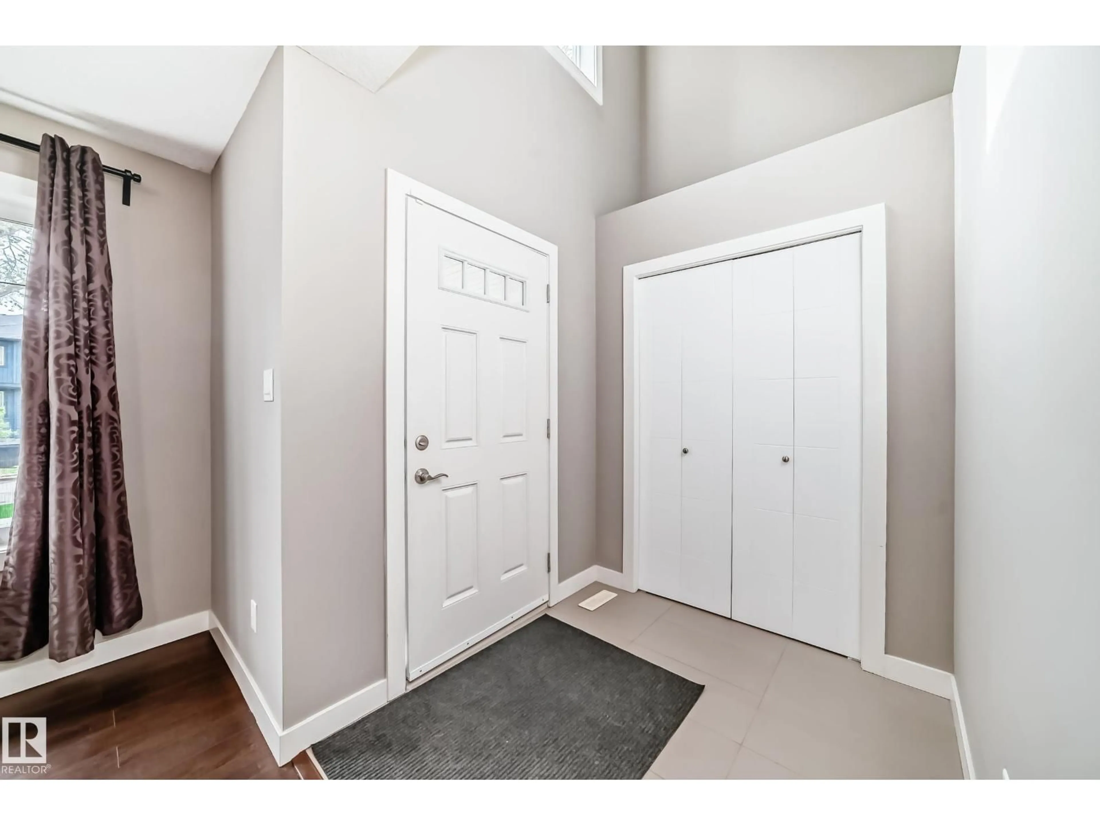 Indoor entryway for NW - 12118 125 ST, Edmonton Alberta T5L0S6