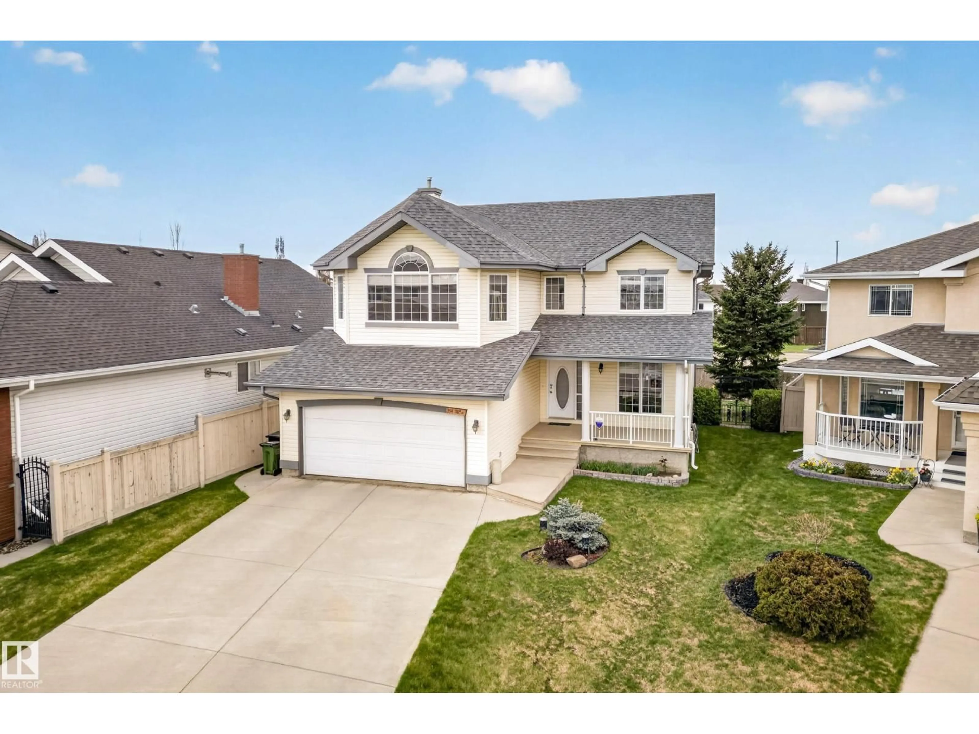 A pic from outside/outdoor area/front of a property/back of a property/a pic from drone, street for NW - 1354 118A ST, Edmonton Alberta T6J7G2