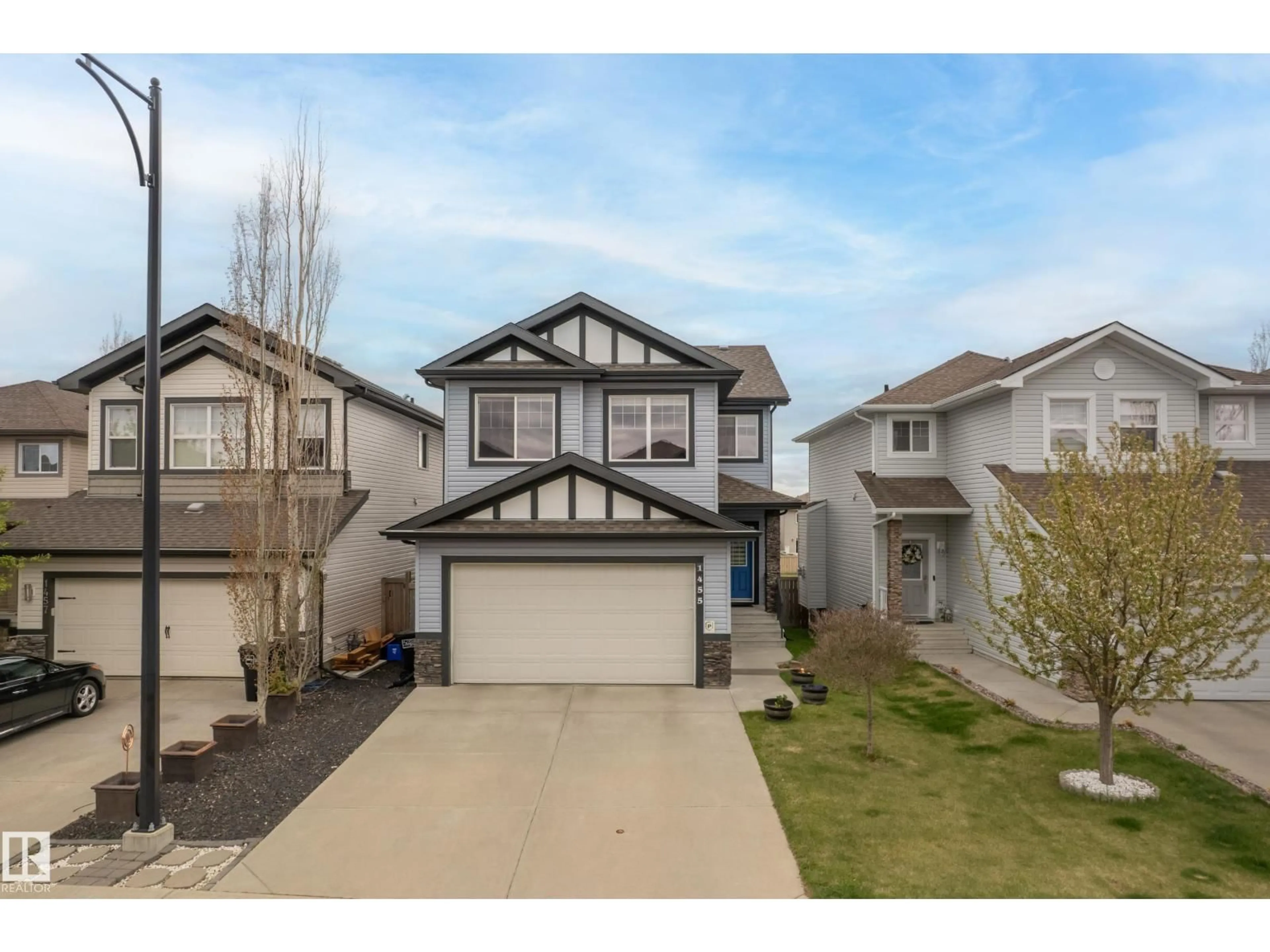A pic from outside/outdoor area/front of a property/back of a property/a pic from drone, street for 1455 HAYS WY, Edmonton Alberta T6M0M4