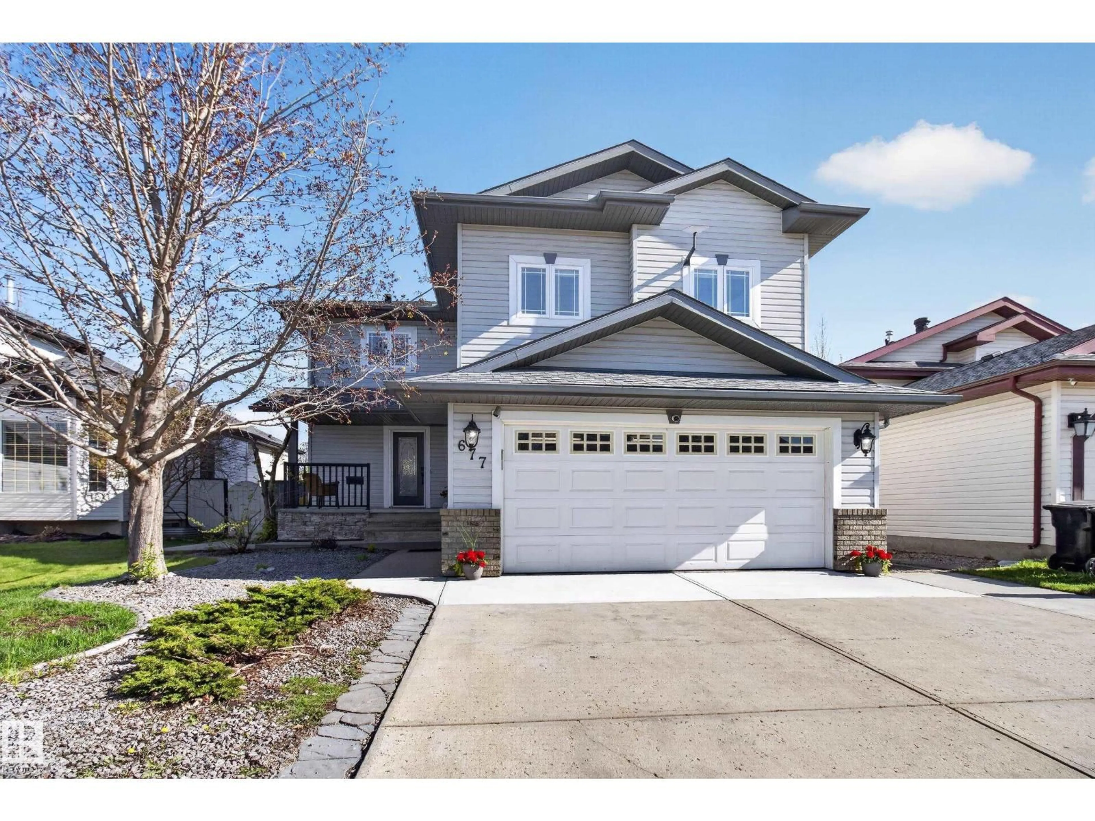 Home with vinyl exterior material, street for S - 677 MEADOWVIEW CR, Sherwood Park Alberta T8H1X9