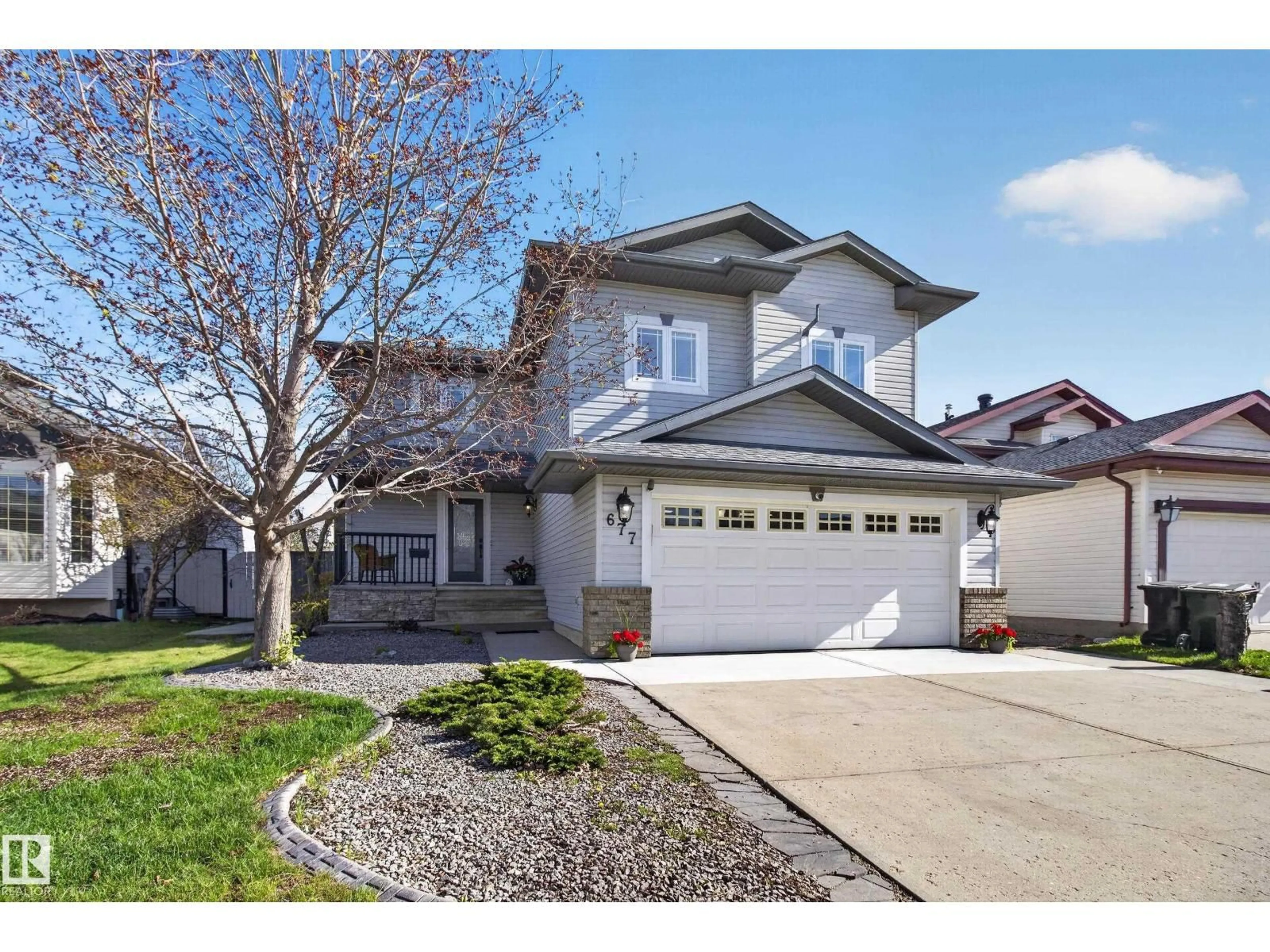 Home with vinyl exterior material, street for S - 677 MEADOWVIEW CR, Sherwood Park Alberta T8H1X9