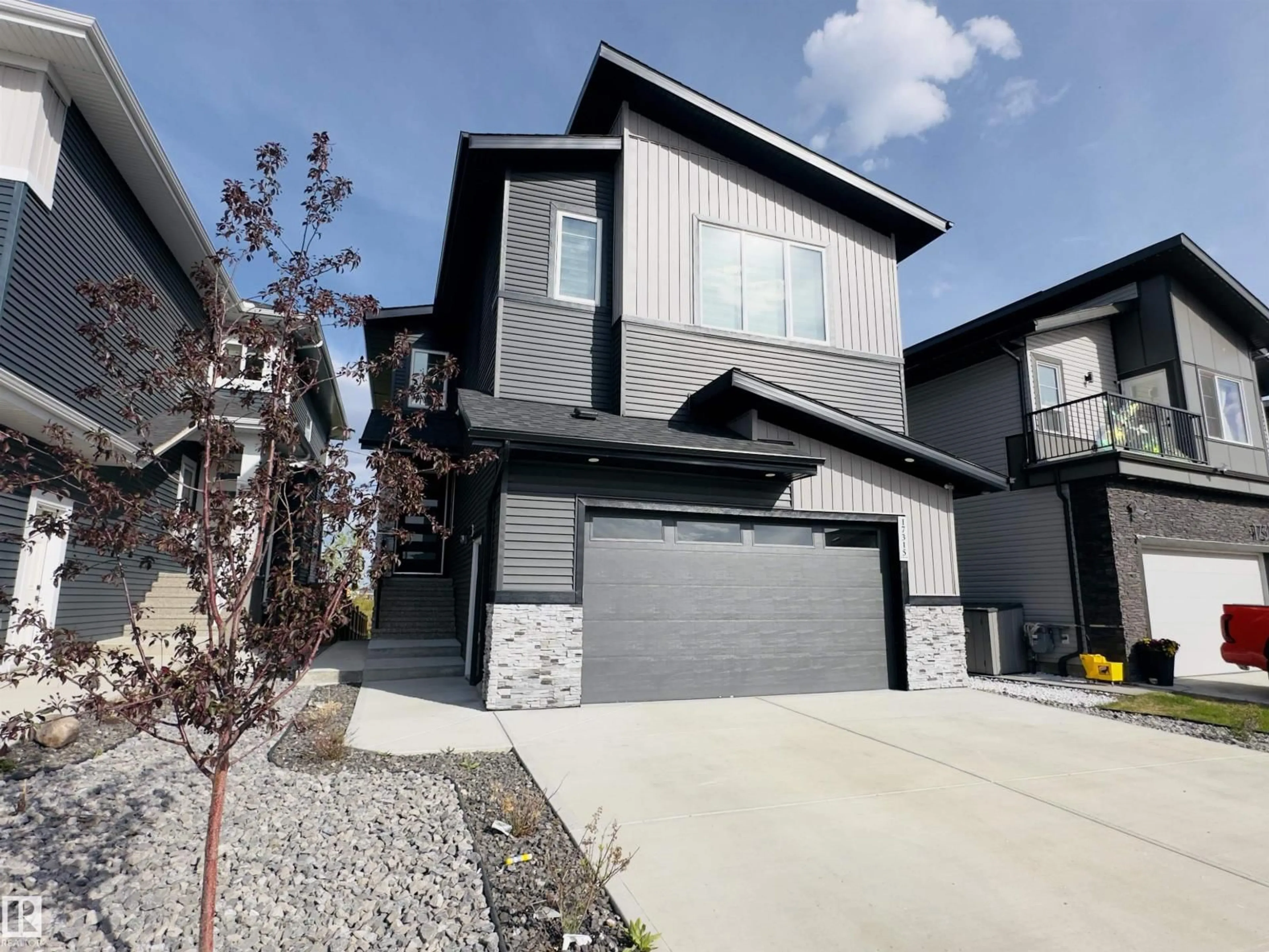Home with vinyl exterior material, street for NW - 17315 68 ST, Edmonton Alberta T5Z0W4