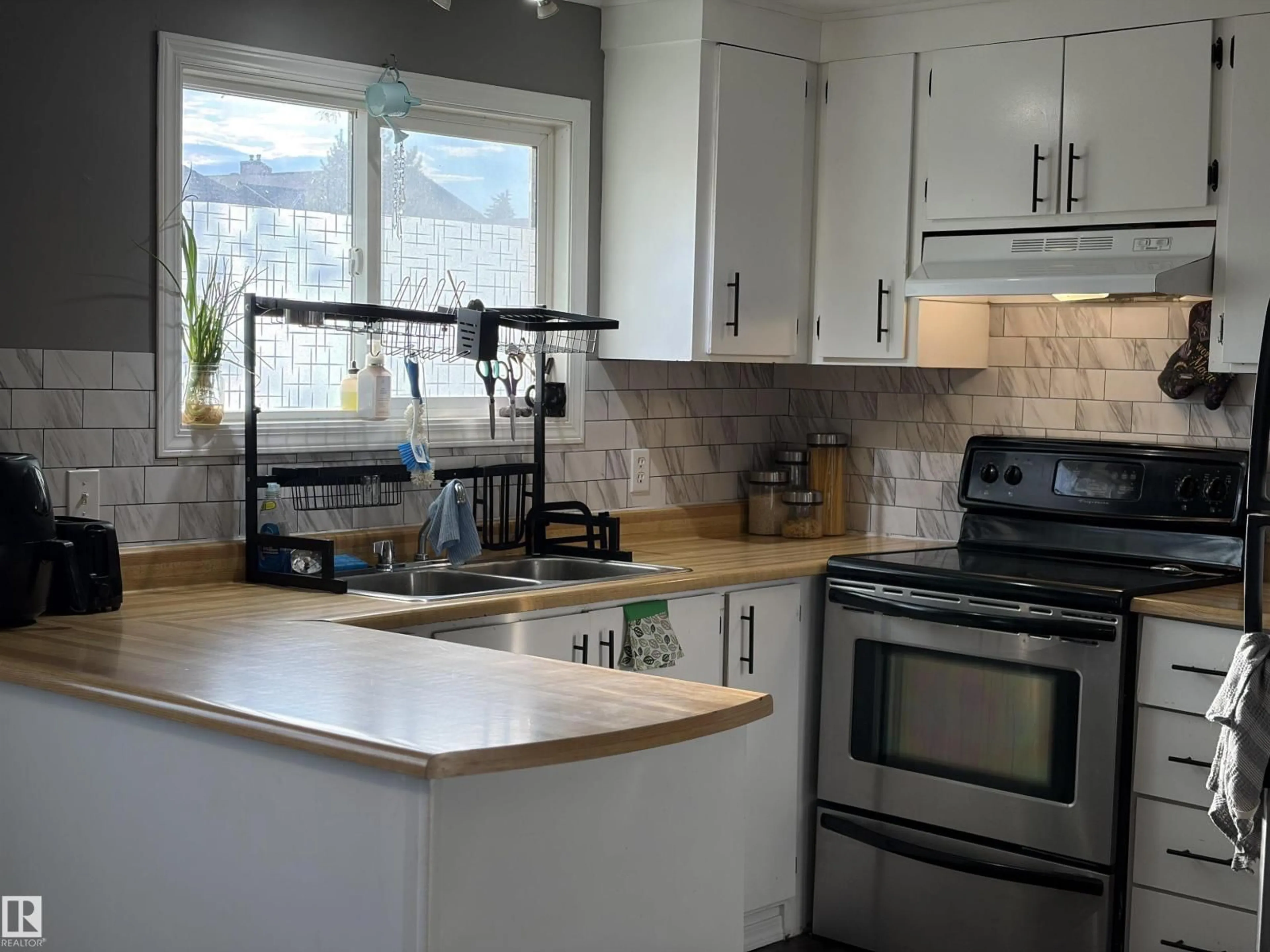 Open concept kitchen, unknown for 4108 49 AV, Bonnyville Town Alberta T9N1G2