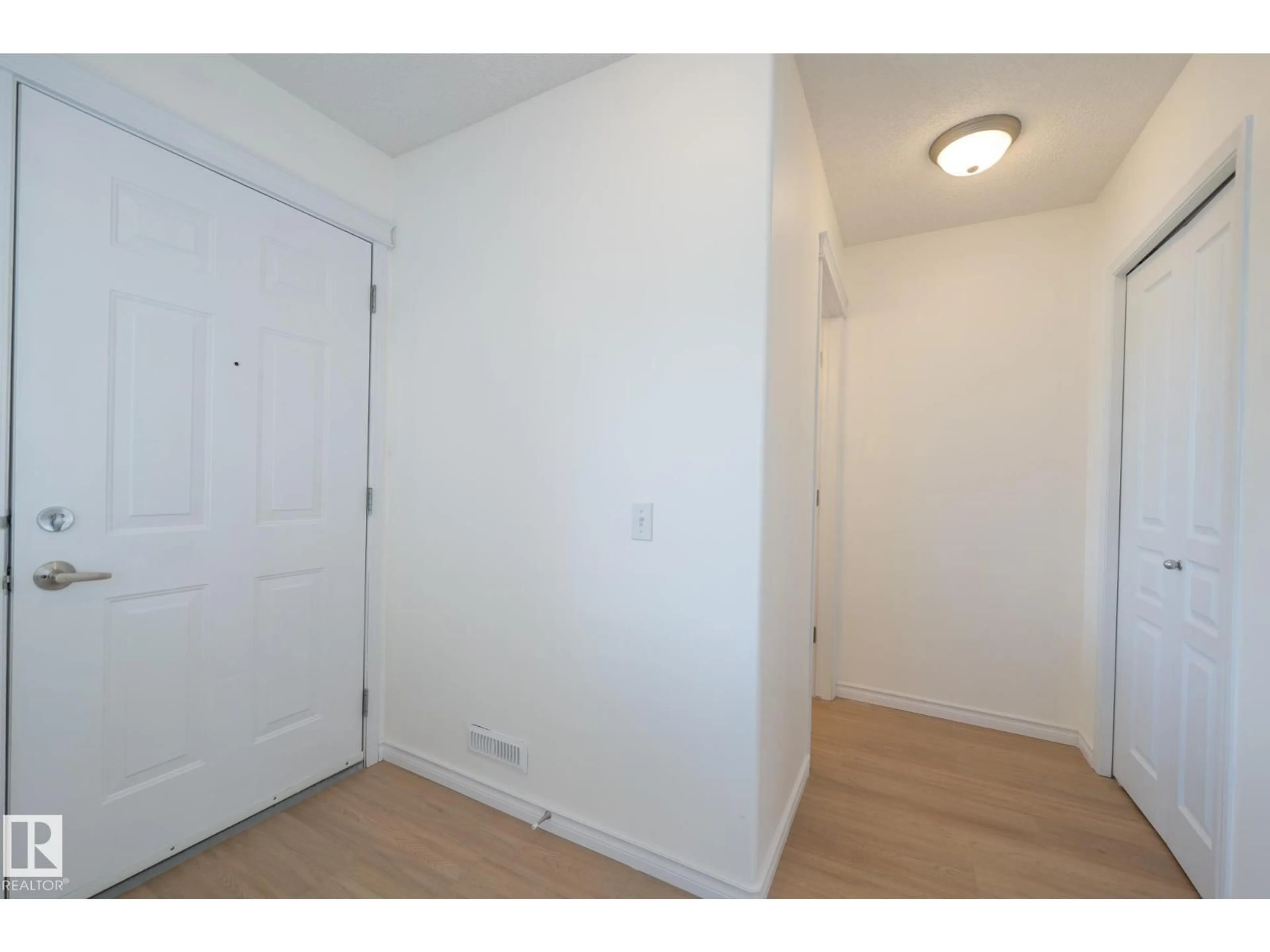 A pic of a room for 20339 58 AV, Edmonton Alberta T6M2Z2