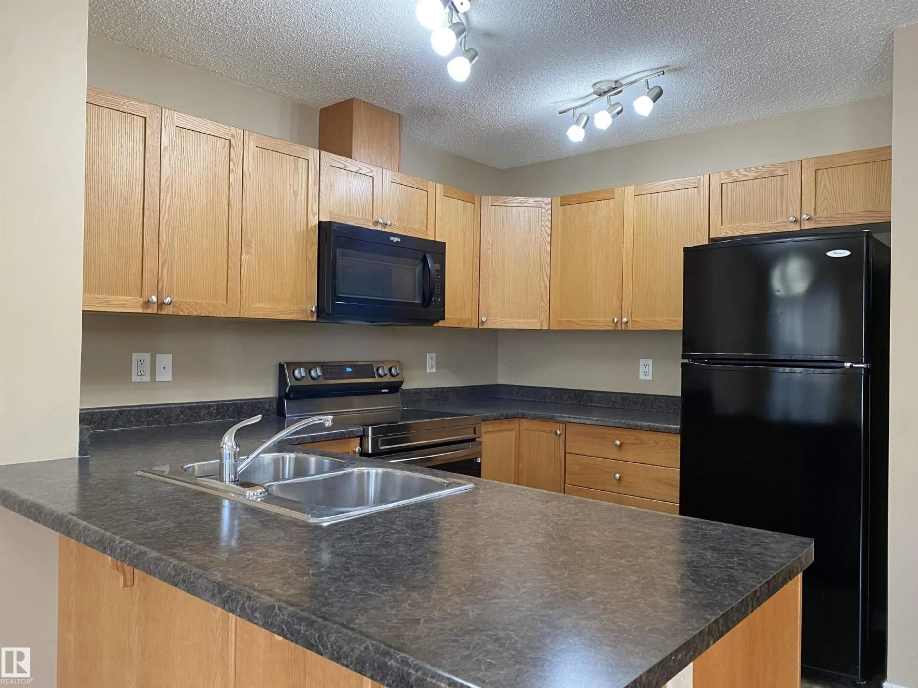 Standard kitchen, unknown for SW - 6411 18 AV, Edmonton Alberta T6X0M8