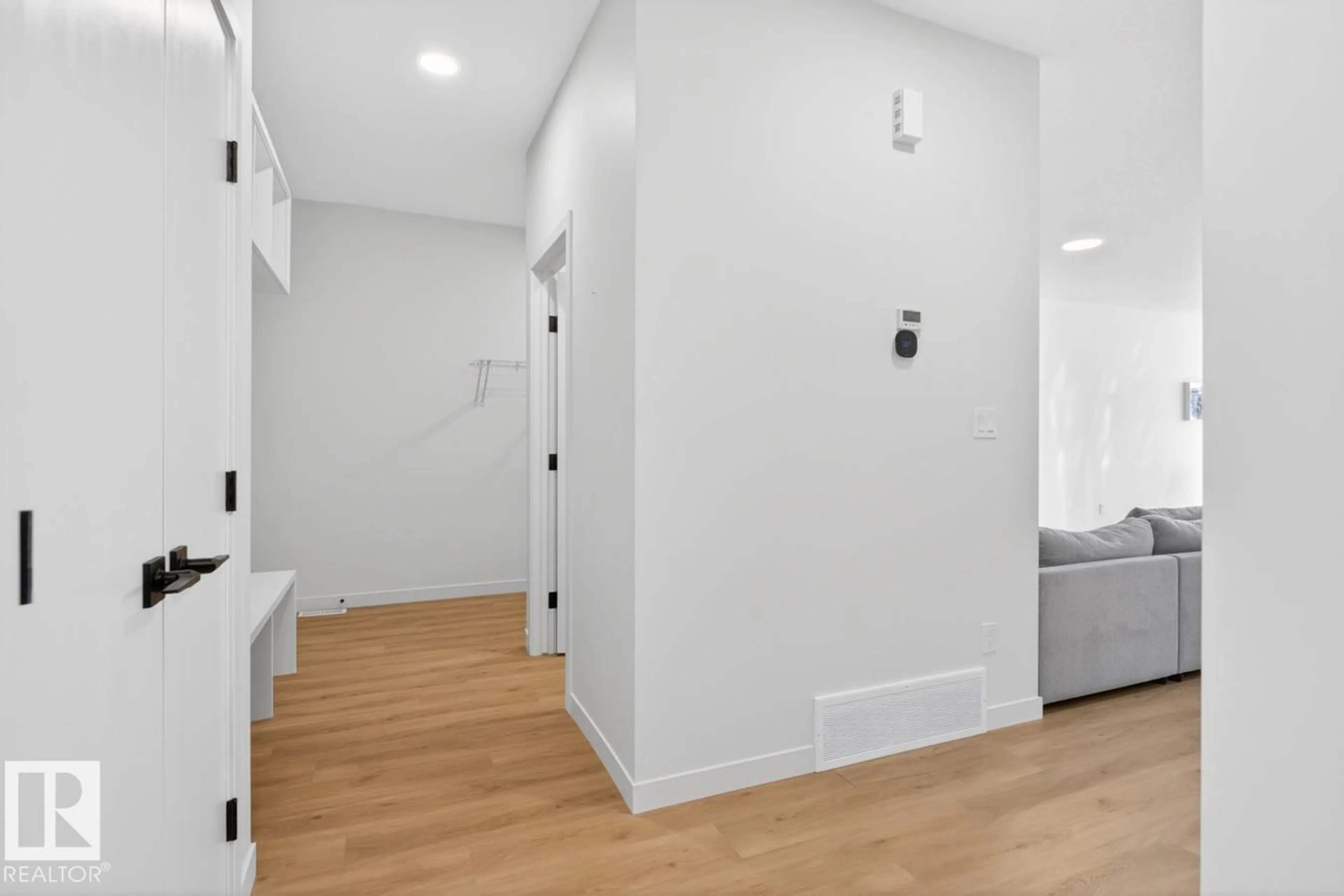 Indoor entryway for 17347 100 ST, Edmonton Alberta T5X0M5