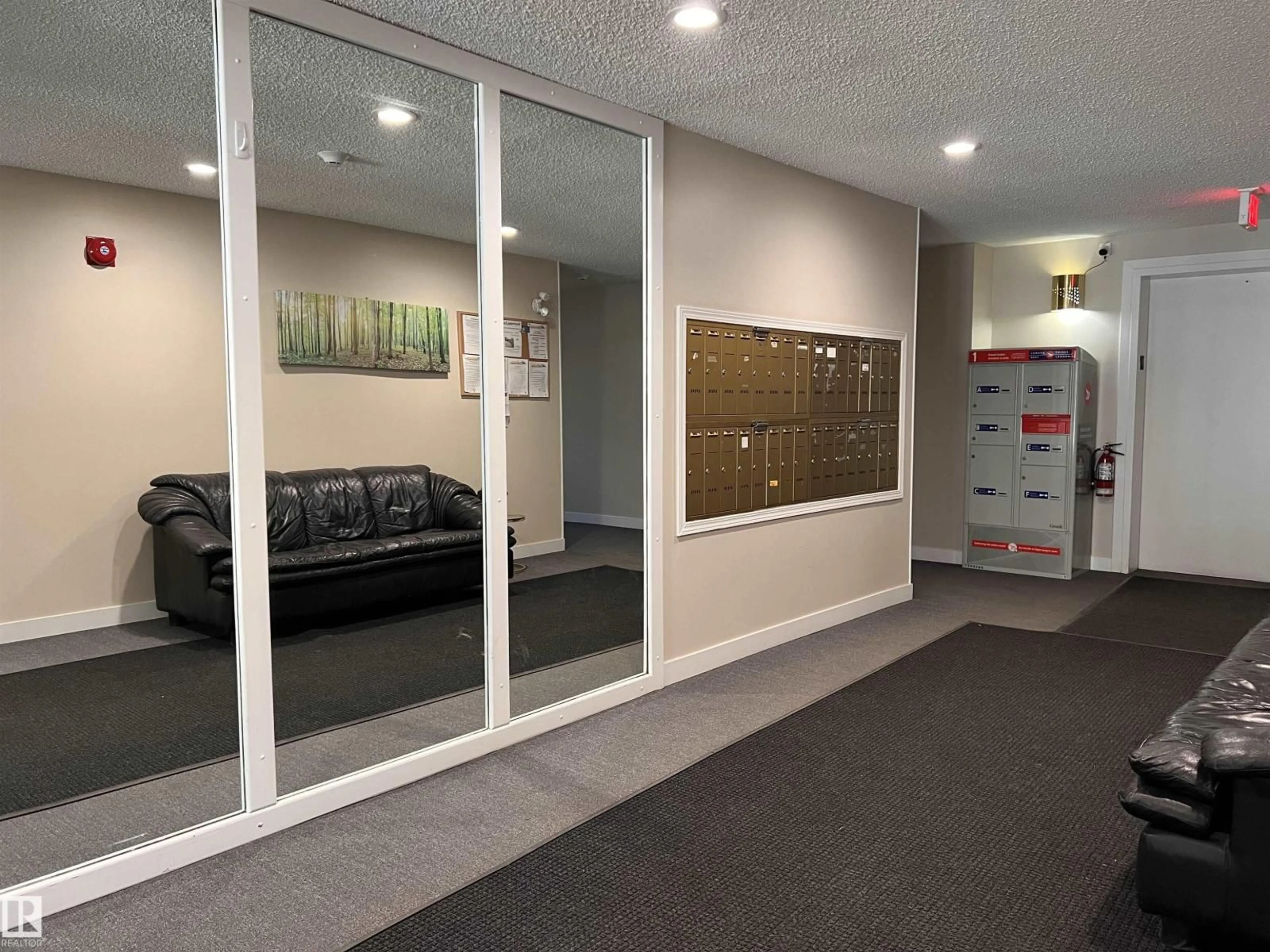 Indoor foyer for 106 - 10421 93 ST, Edmonton Alberta T5H1X5