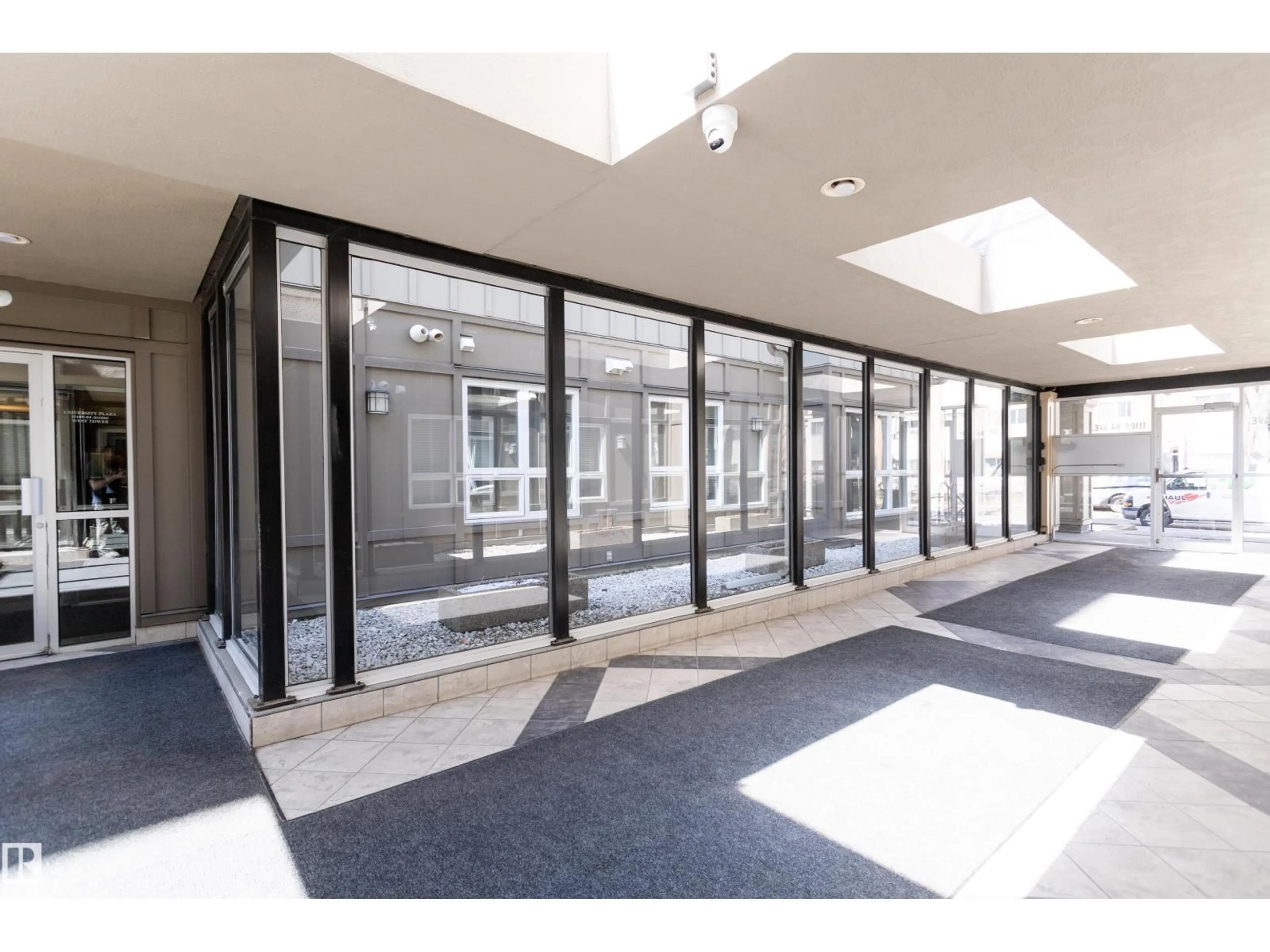 Indoor foyer for 508 11103 84 AV NW, Edmonton Alberta T6G2X4