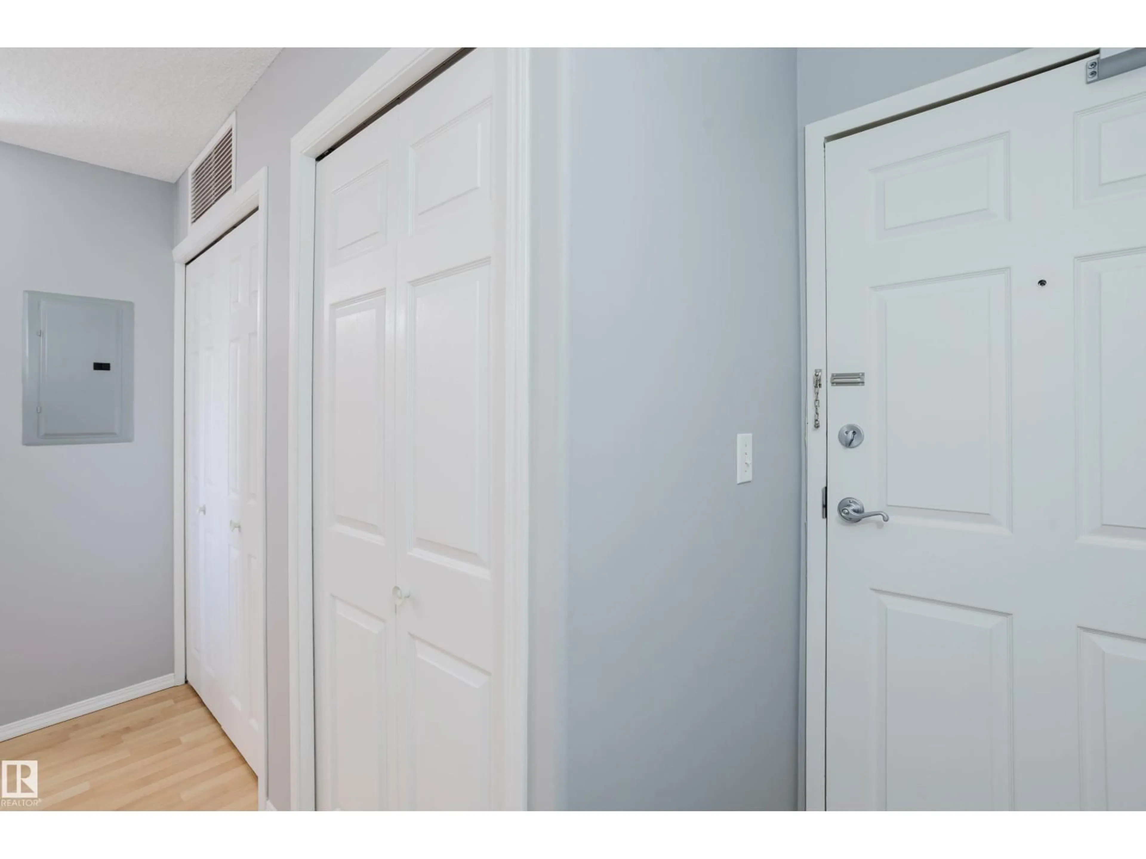Indoor entryway for 508 11103 84 AV NW, Edmonton Alberta T6G2X4
