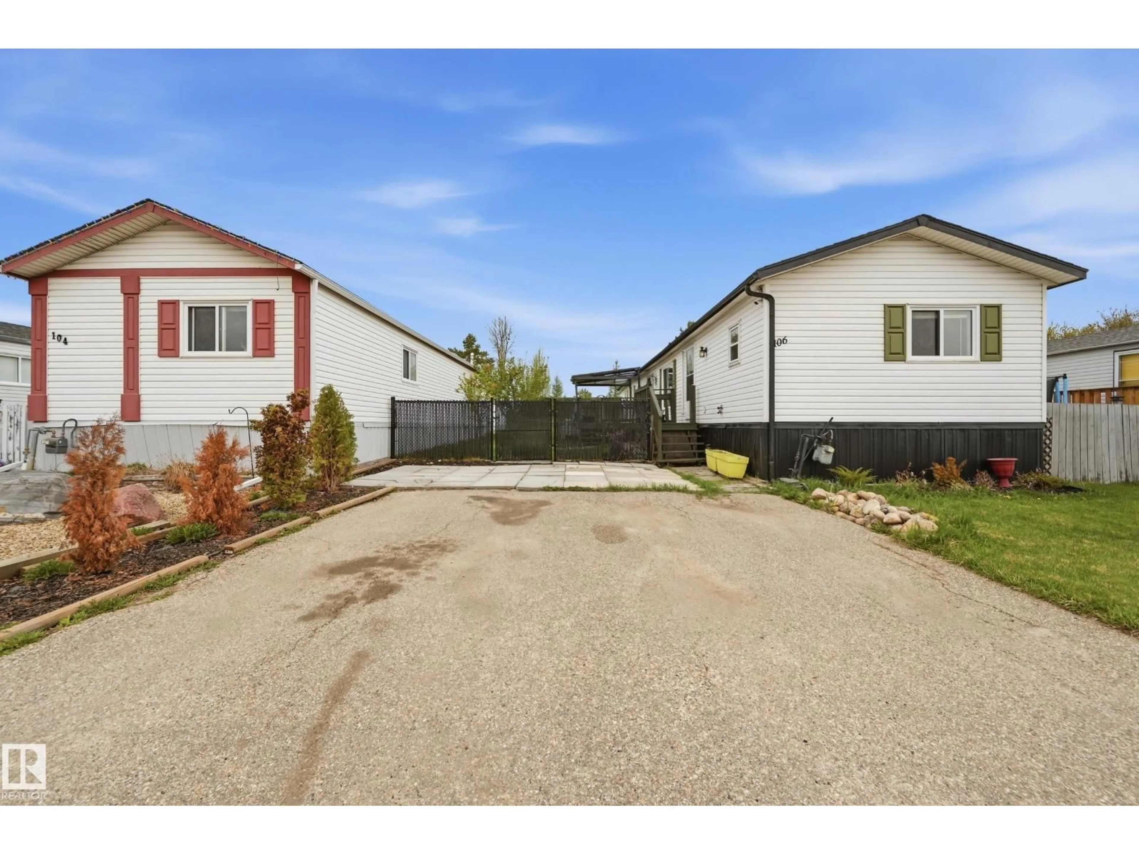 A pic from outside/outdoor area/front of a property/back of a property/a pic from drone, street for 106 SPRINGFIELD CR, Spruce Grove Alberta T7X3H9