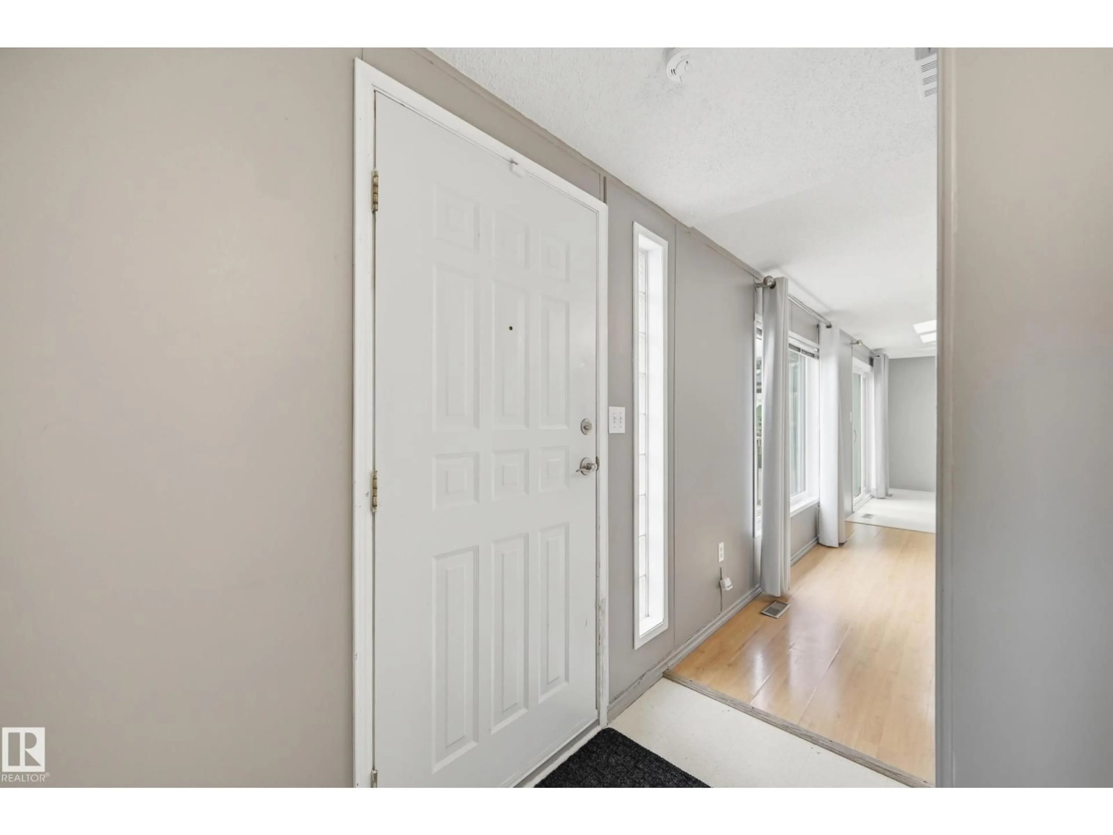 Indoor entryway for 106 SPRINGFIELD CR, Spruce Grove Alberta T7X3H9