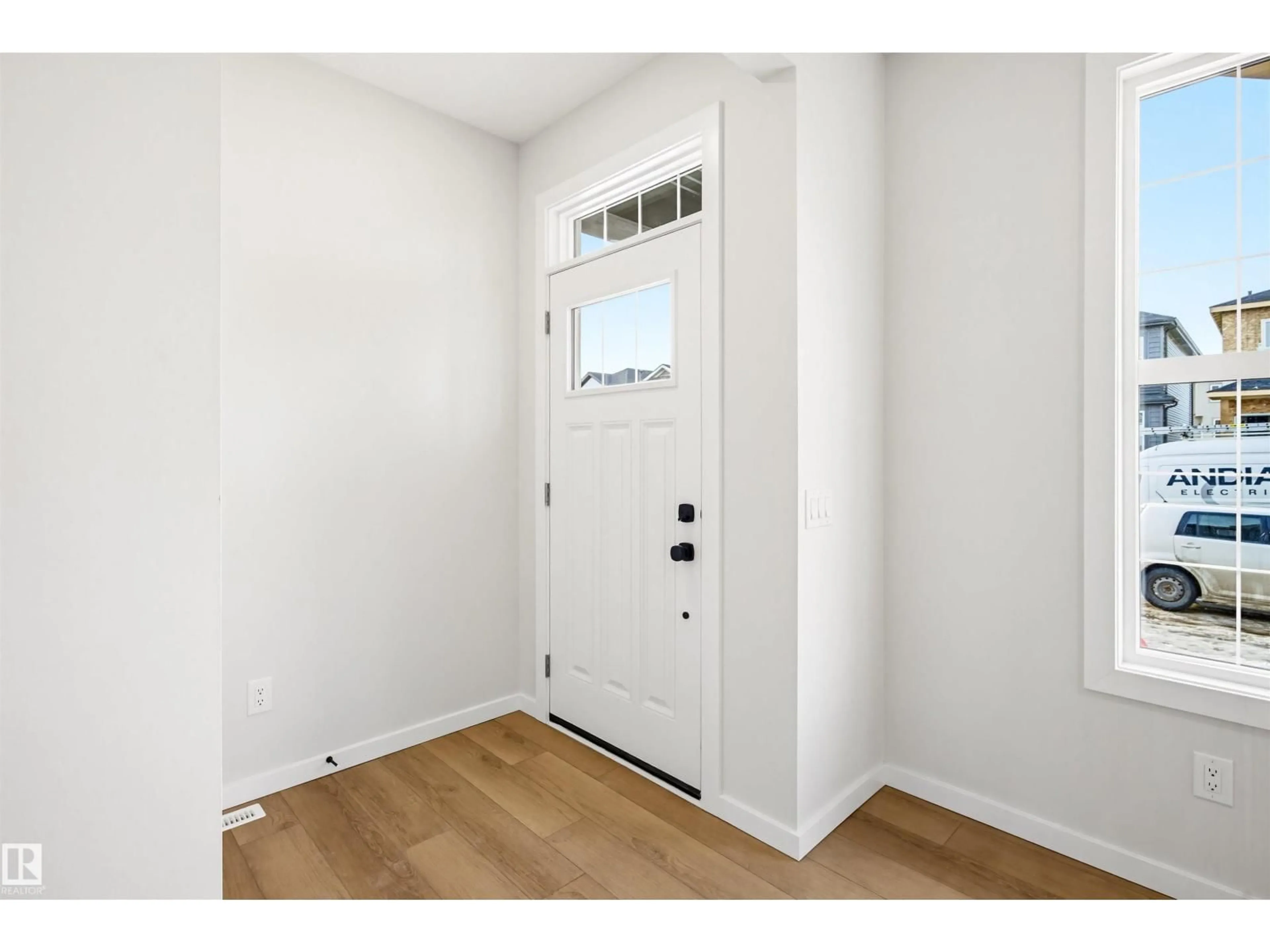 Indoor entryway for 22429 83A AVENUE AVENUE, Edmonton Alberta T5T7R2