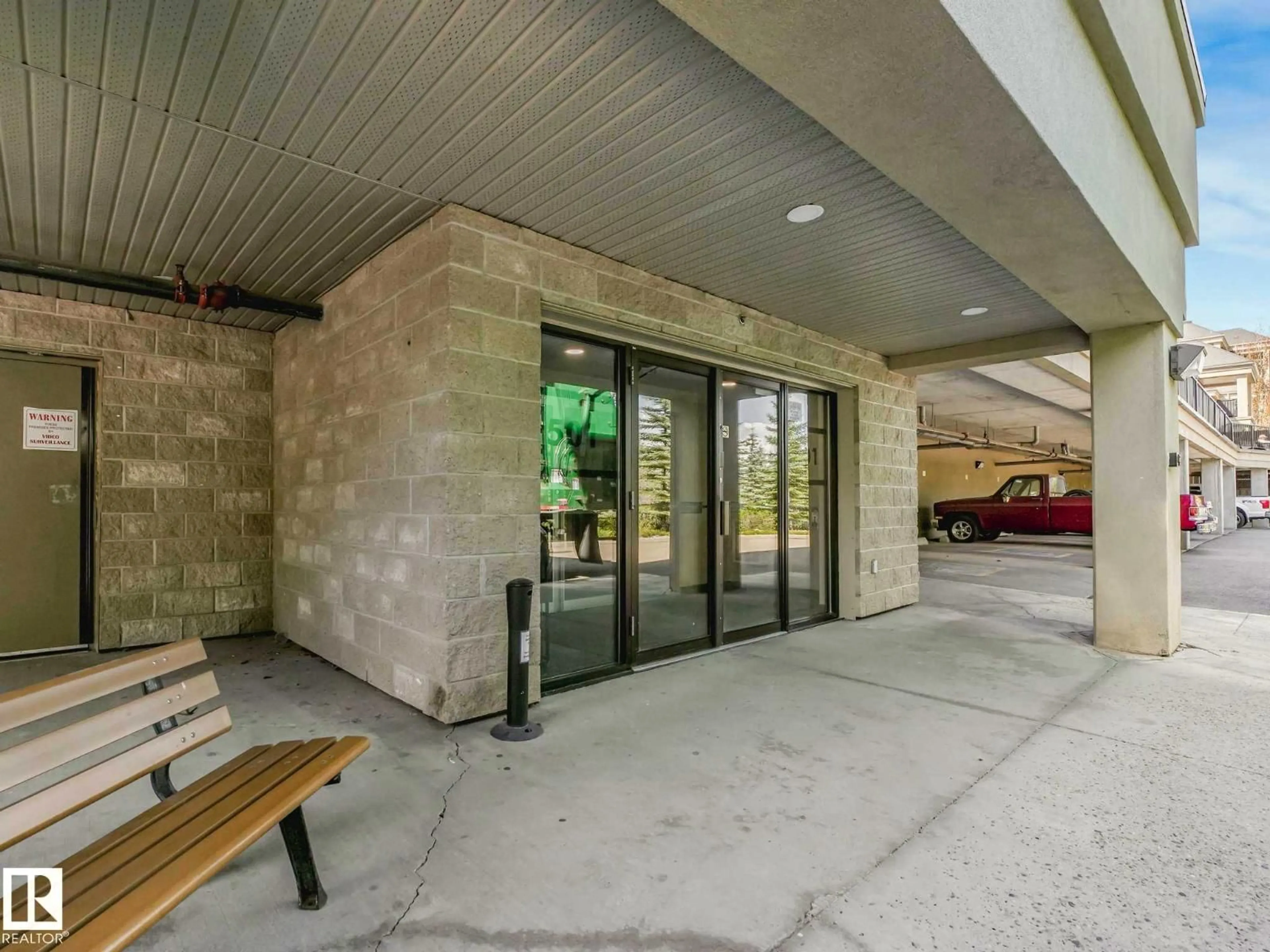 Indoor foyer for #111 - 501 PALISADES WY, Sherwood Park Alberta T8H0H7
