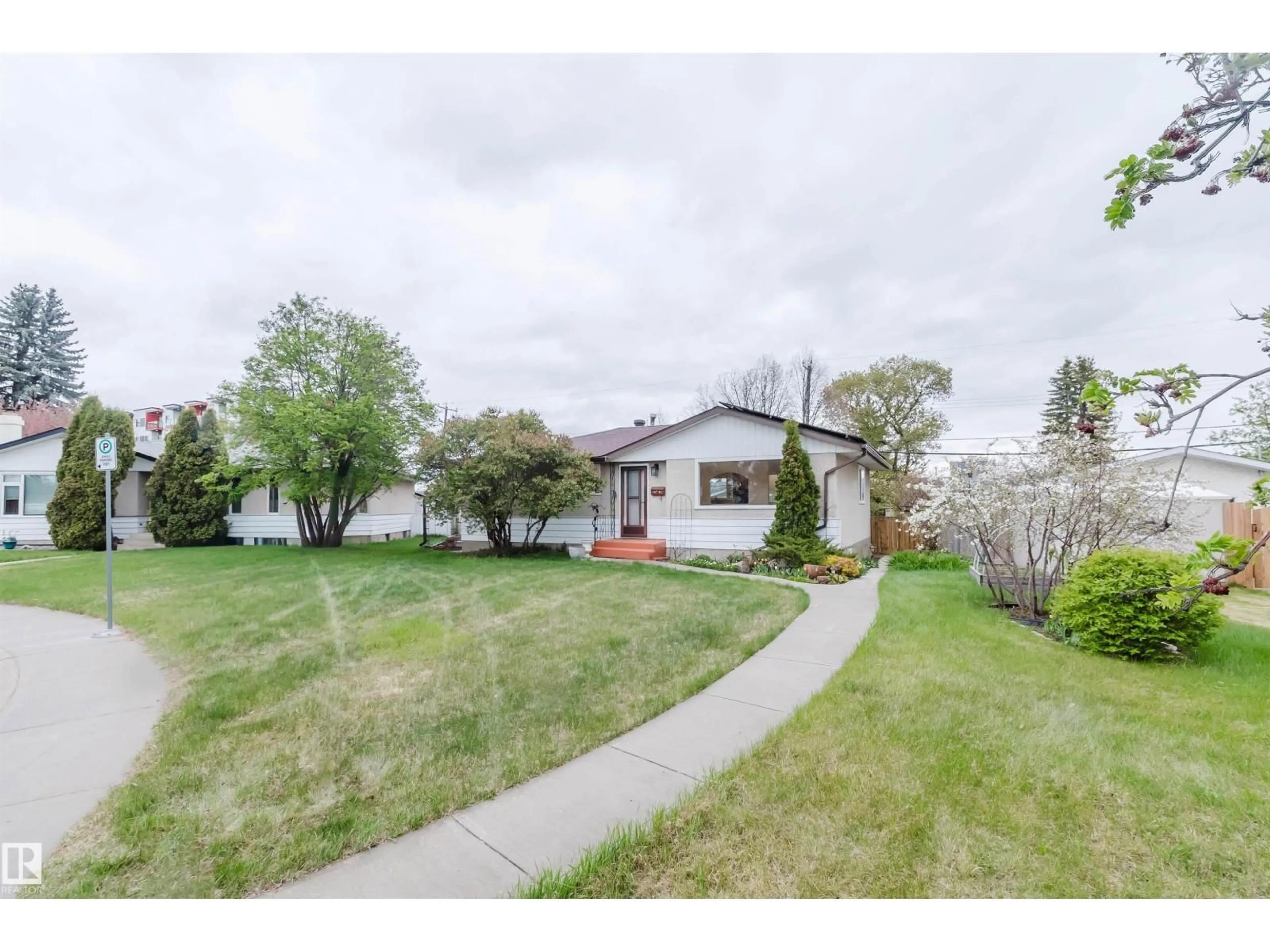 A pic from outside/outdoor area/front of a property/back of a property/a pic from drone, street for NW - 8311 160 ST, Edmonton Alberta T5R2H2