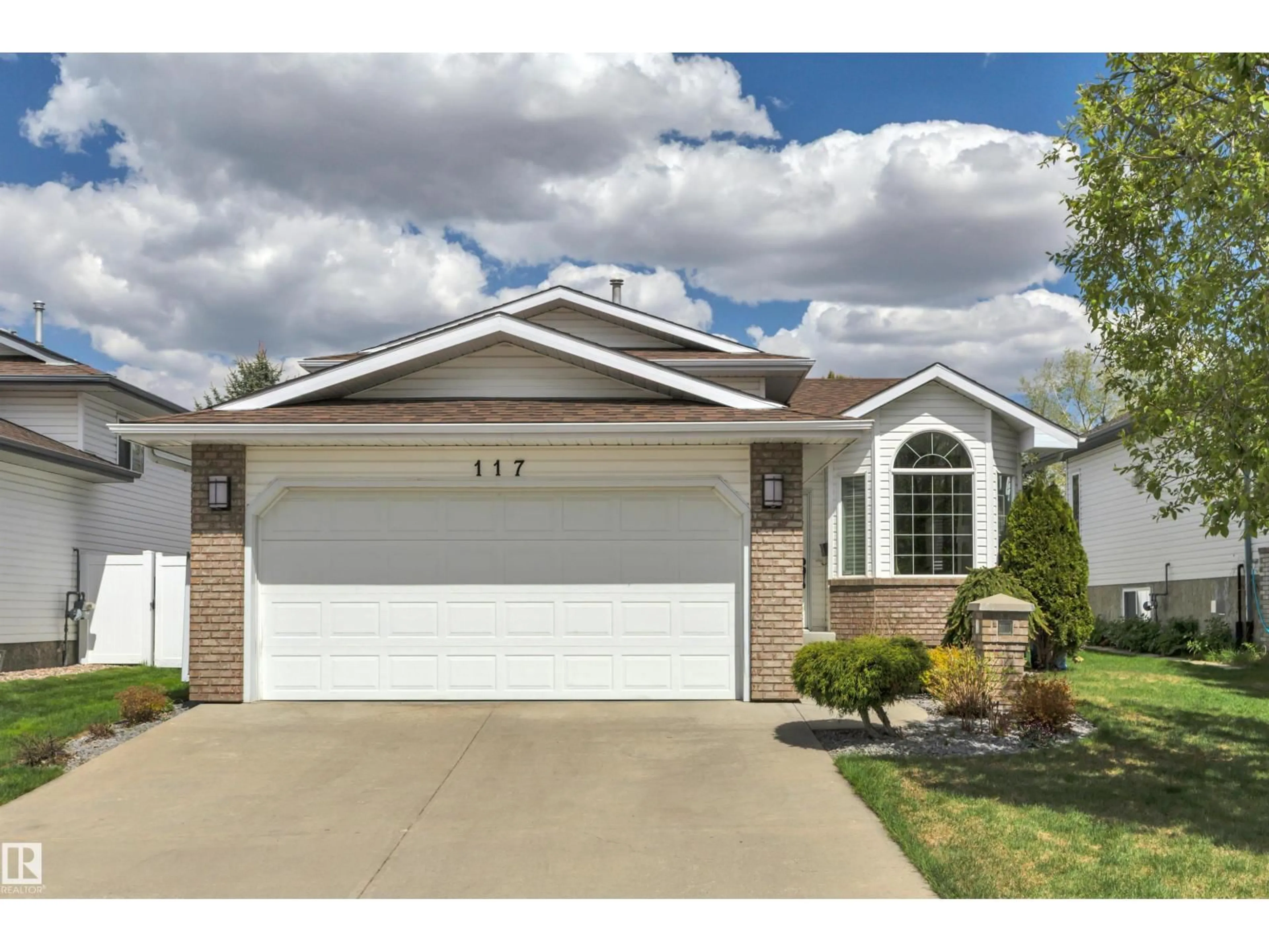 Home with vinyl exterior material, street for 117 HOLLICK-KENYON WY, Edmonton Alberta T5Y2T4
