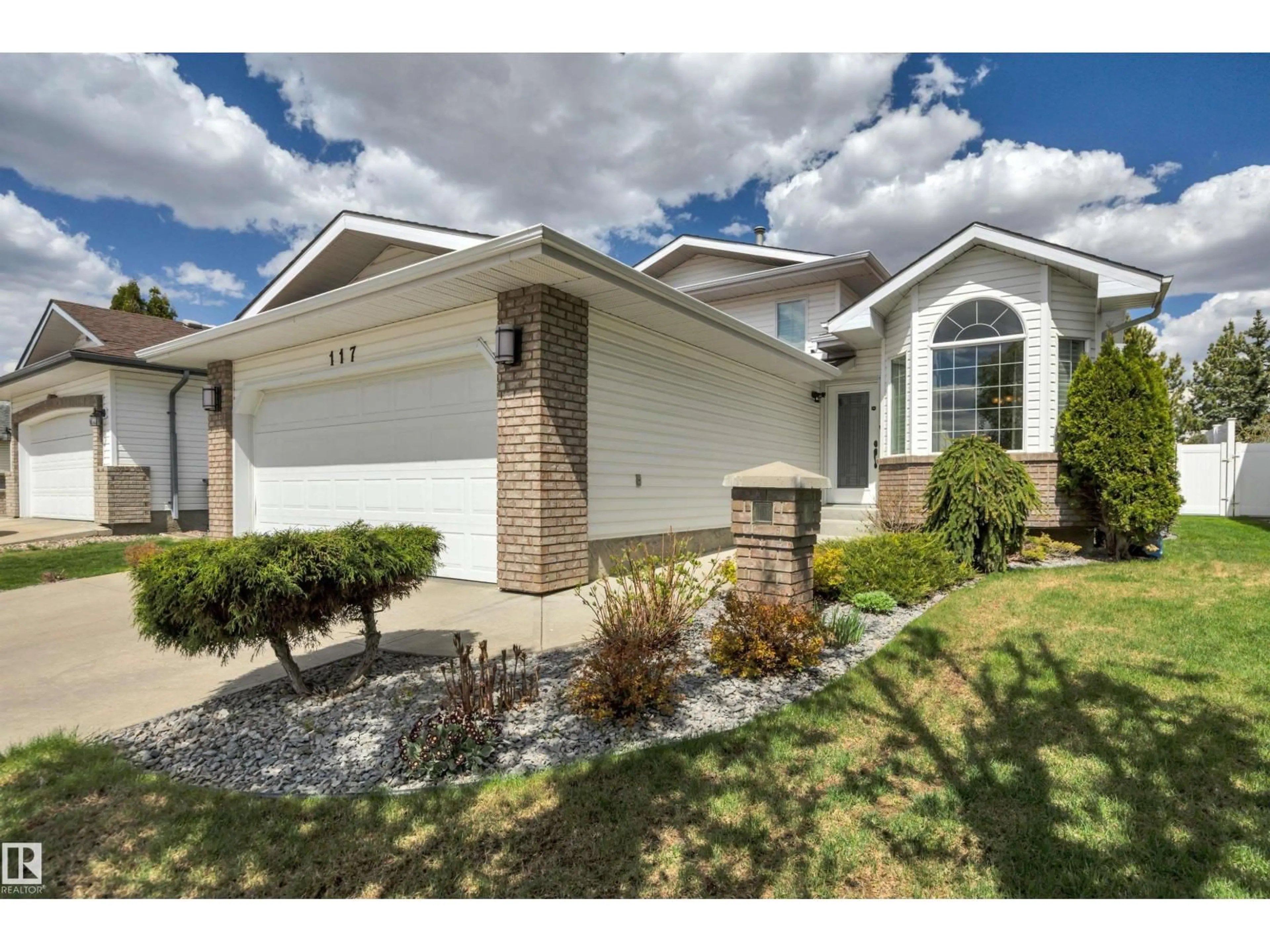 Home with vinyl exterior material, street for 117 HOLLICK-KENYON WY, Edmonton Alberta T5Y2T4
