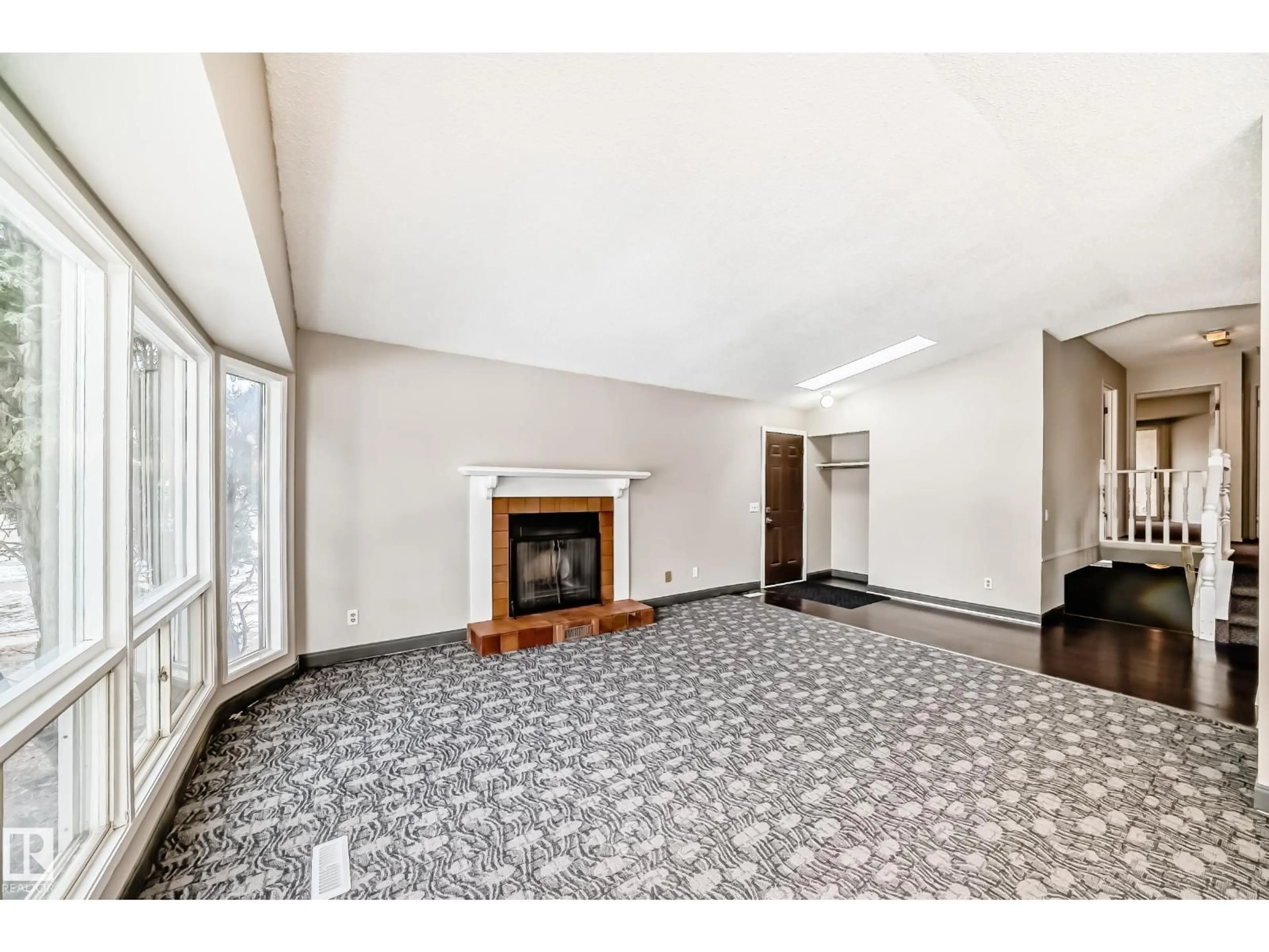 Indoor foyer for 8516 190 ST, Edmonton Alberta T5T4Z9