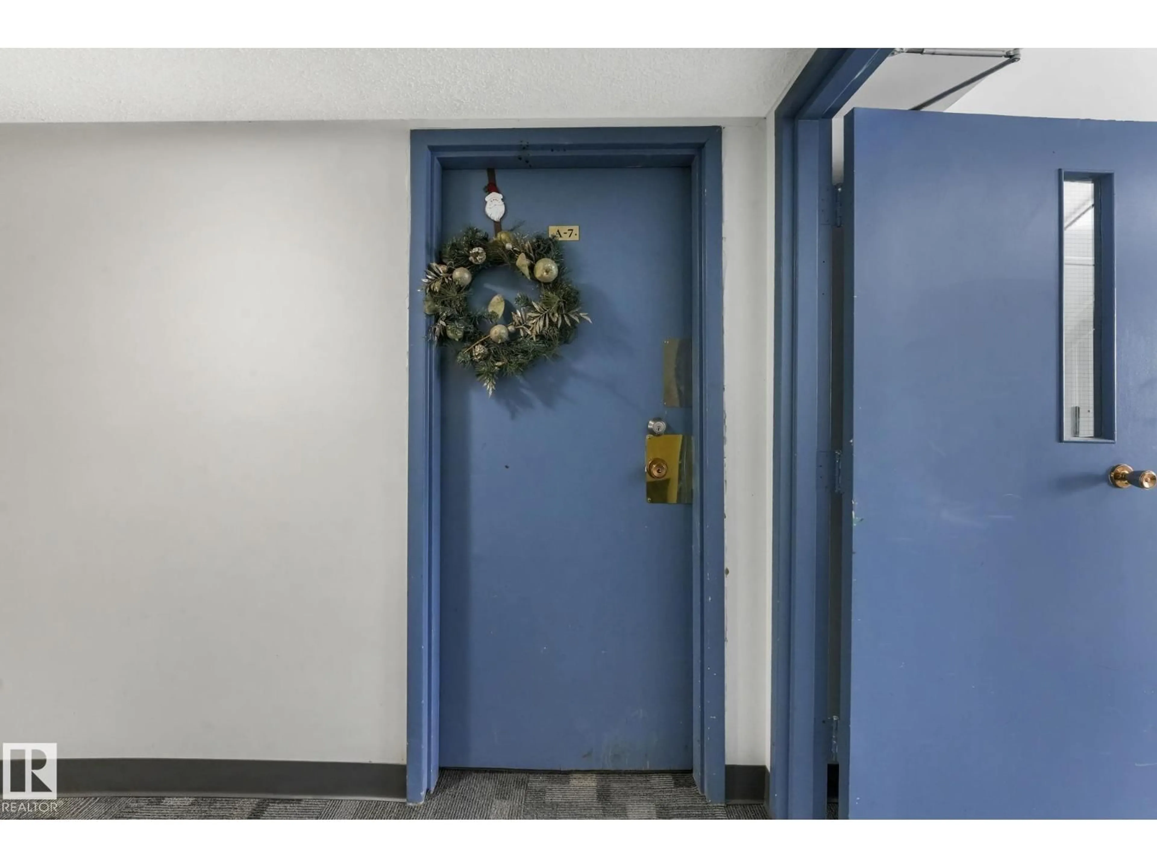 Indoor foyer for A7 - 2808 116 ST, Edmonton Alberta T6J4G2