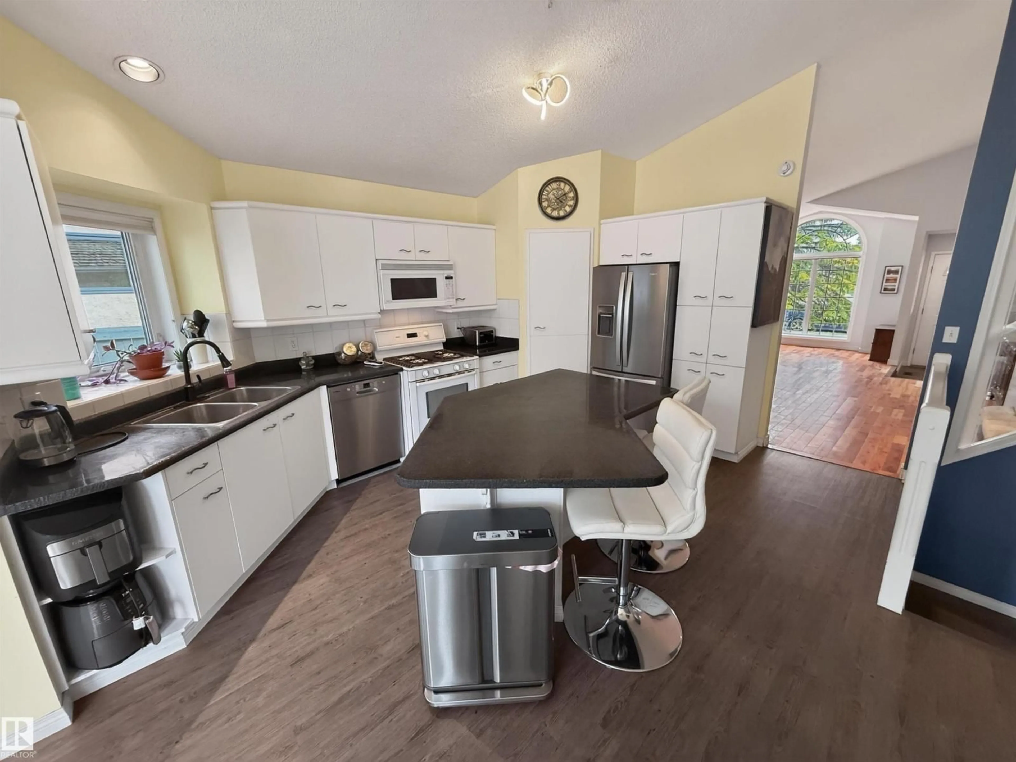 Open concept kitchen, unknown for 11 LACOMBE DR, St. Albert Alberta T8N5S6
