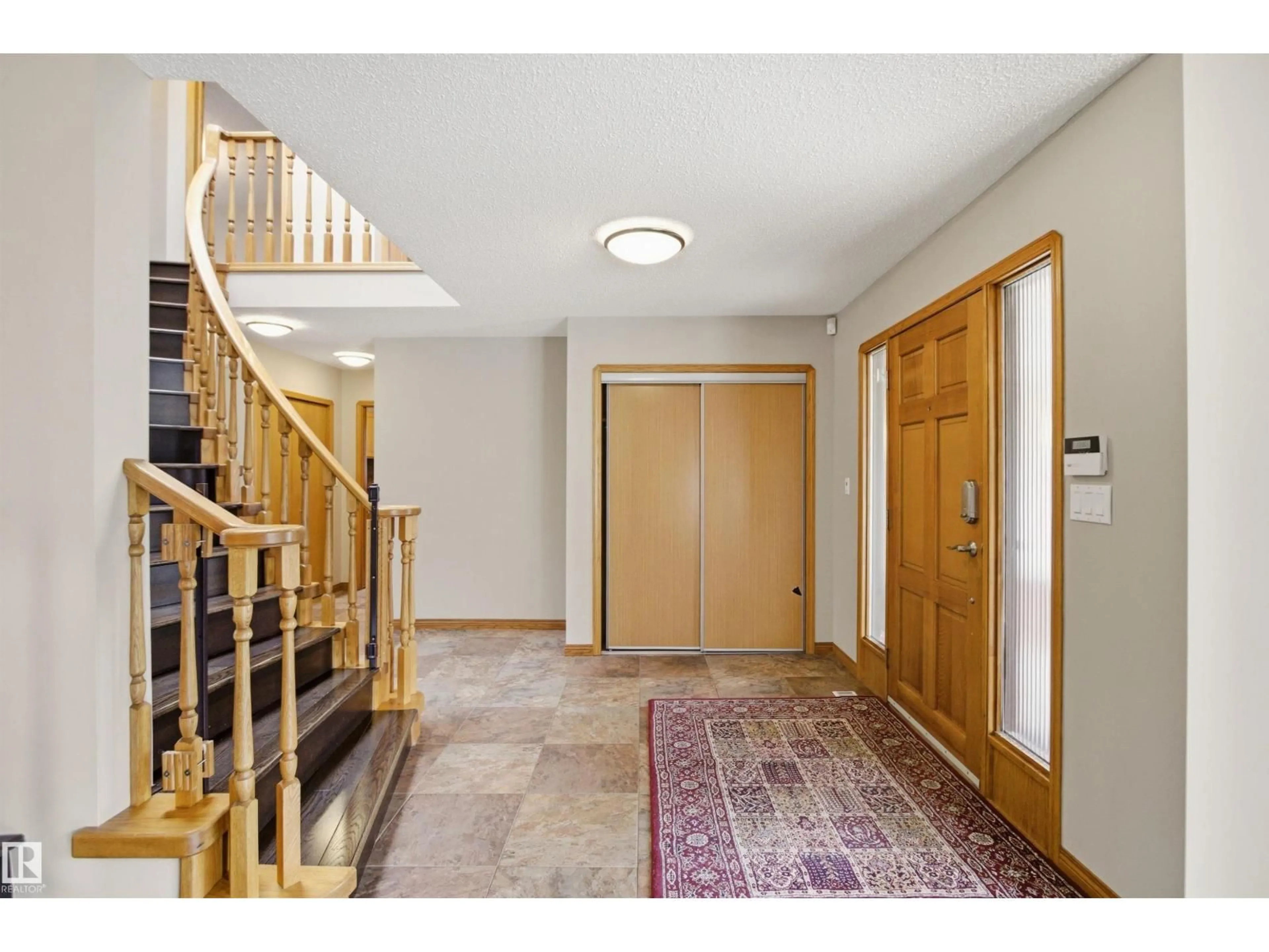 Indoor foyer for 21 NEWPORT DR, Sherwood Park Alberta T8A5L3