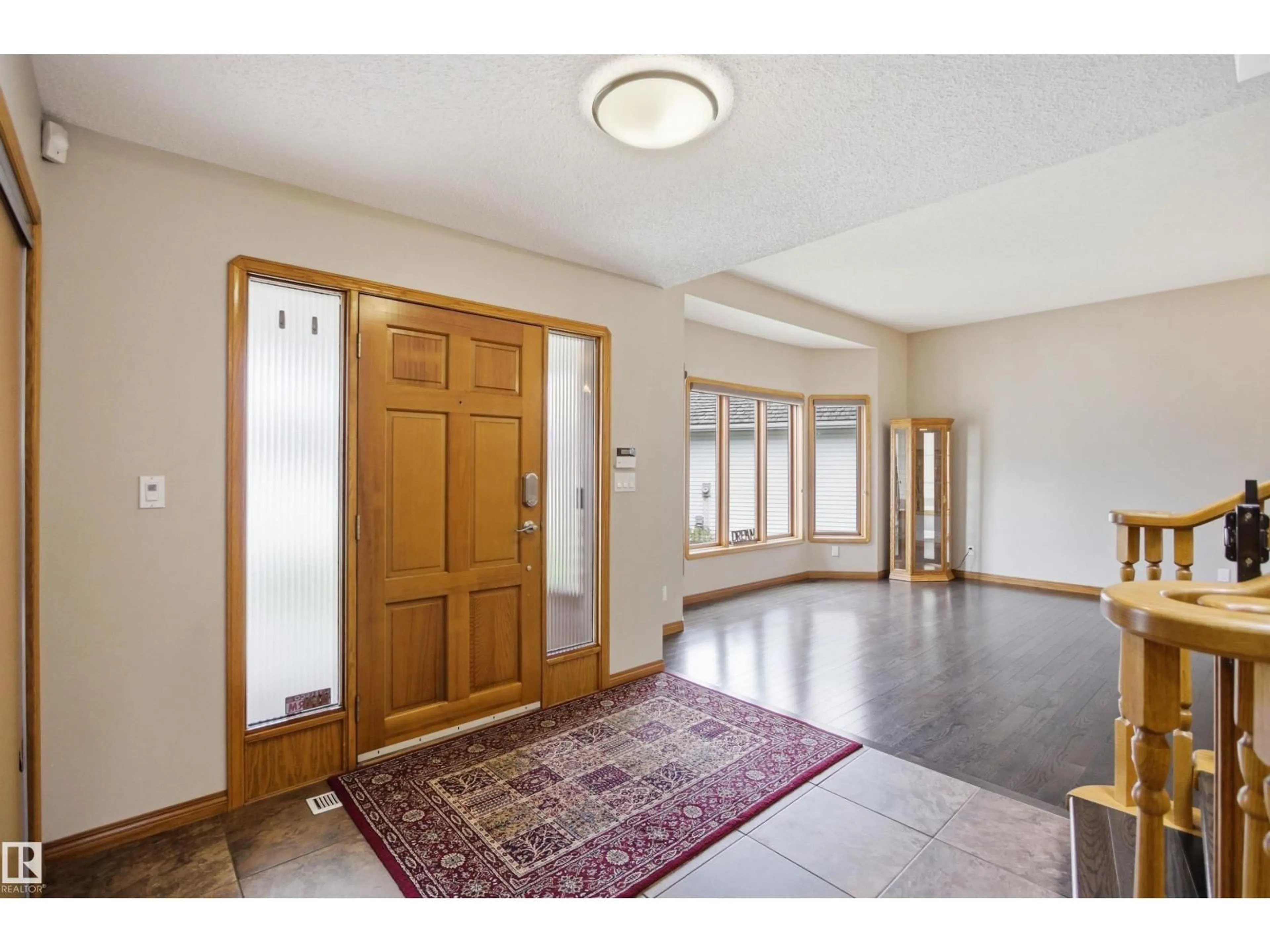 Indoor foyer for 21 NEWPORT DR, Sherwood Park Alberta T8A5L3