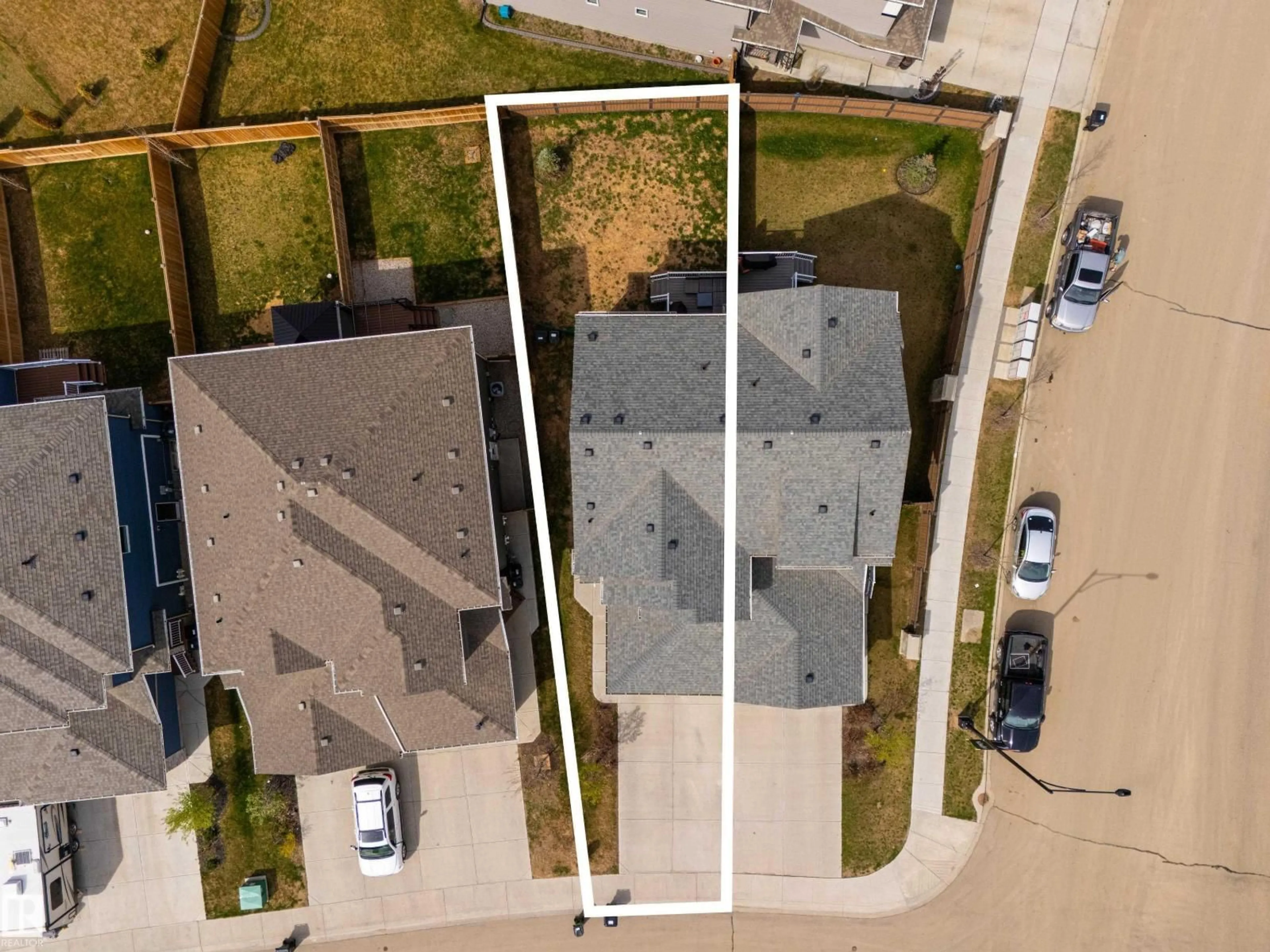A pic from outside/outdoor area/front of a property/back of a property/a pic from drone, street for 5106 LARK CR, Edmonton Alberta T5S0N9