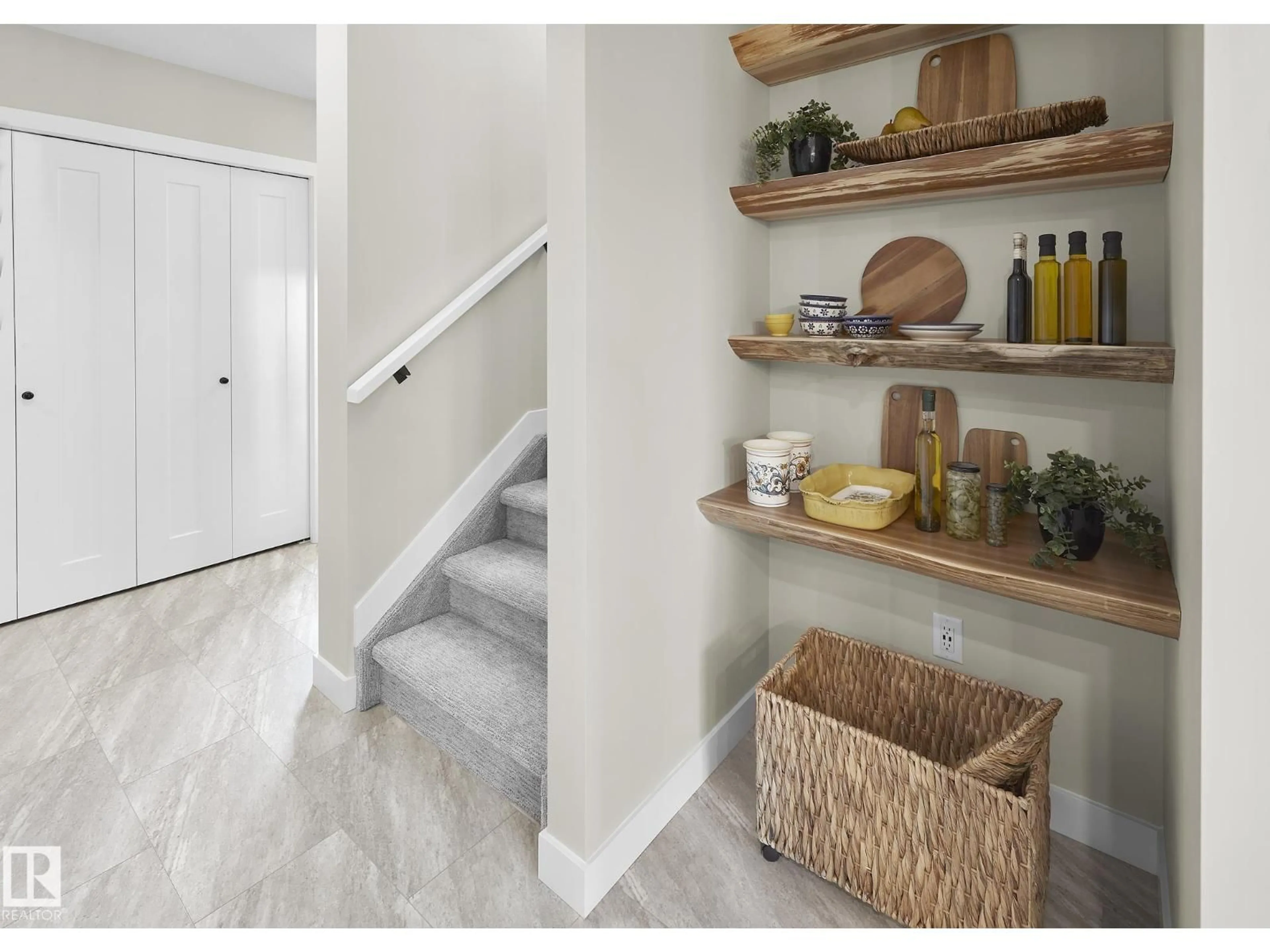 Indoor entryway for 5106 LARK CR, Edmonton Alberta T5S0N9