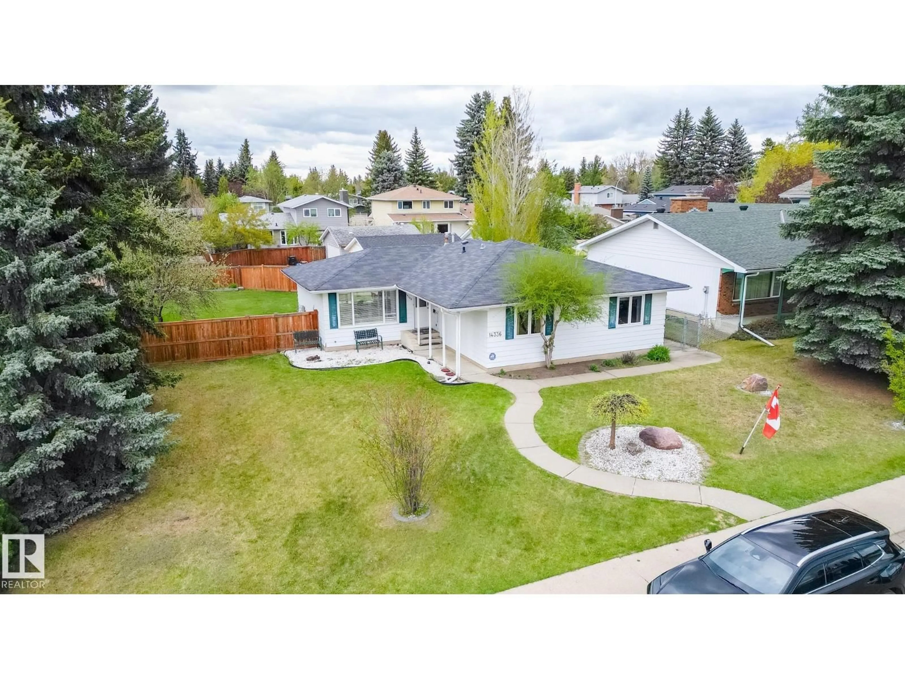 A pic from outside/outdoor area/front of a property/back of a property/a pic from drone, street for NW - 14336 58A AV, Edmonton Alberta T6H1E4