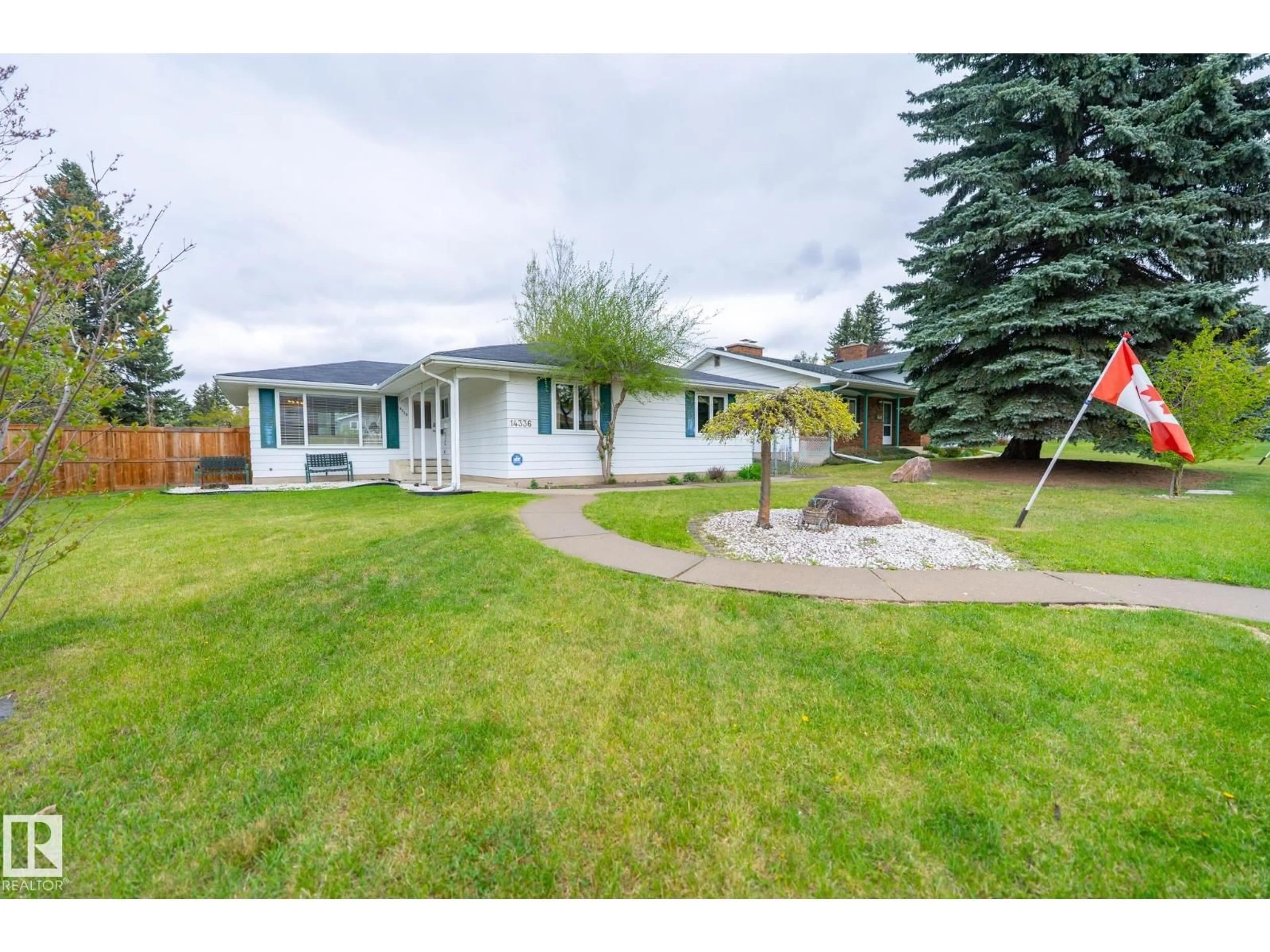 A pic from outside/outdoor area/front of a property/back of a property/a pic from drone, street for NW - 14336 58A AV, Edmonton Alberta T6H1E4