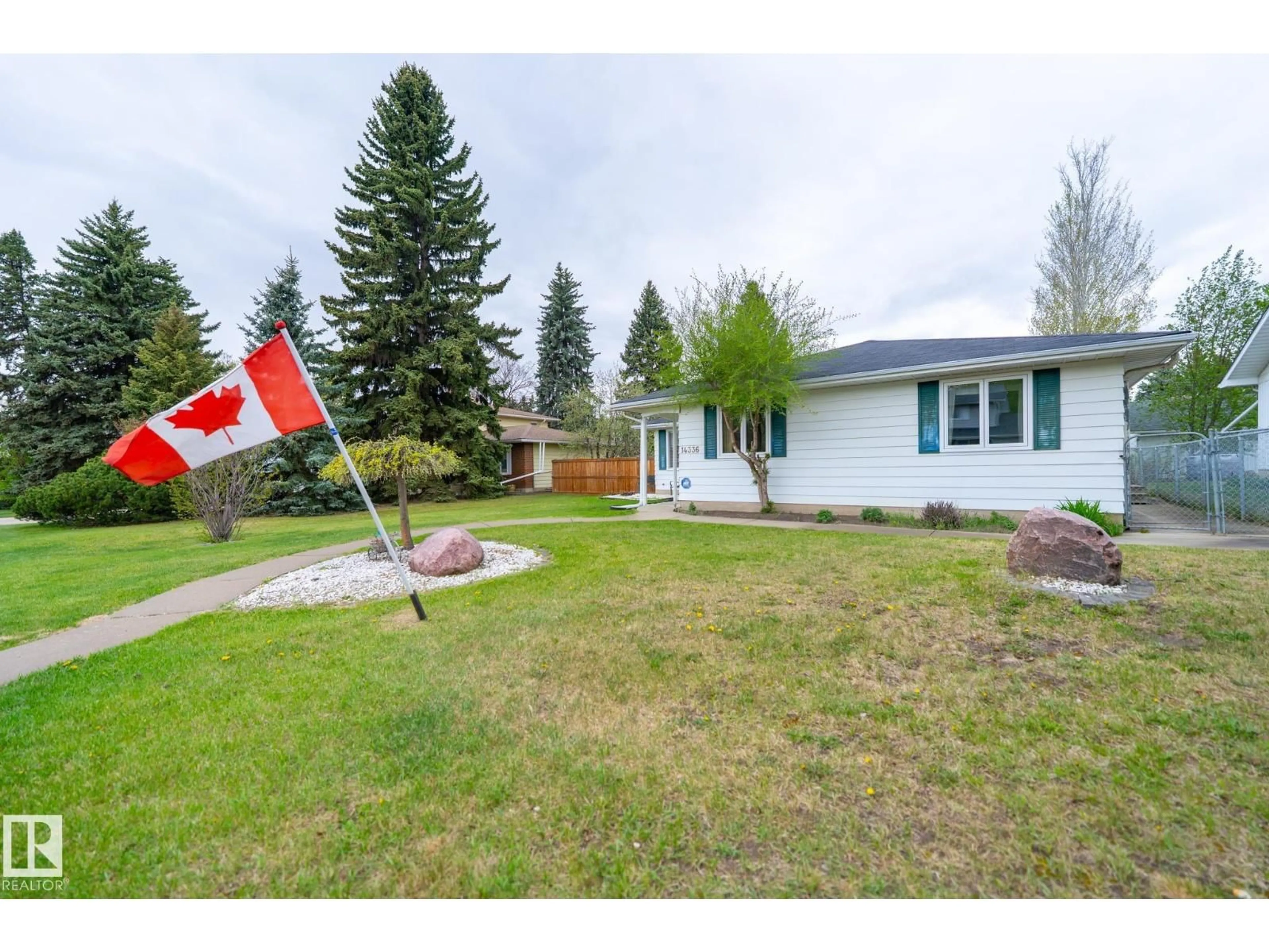 A pic from outside/outdoor area/front of a property/back of a property/a pic from drone, street for NW - 14336 58A AV, Edmonton Alberta T6H1E4