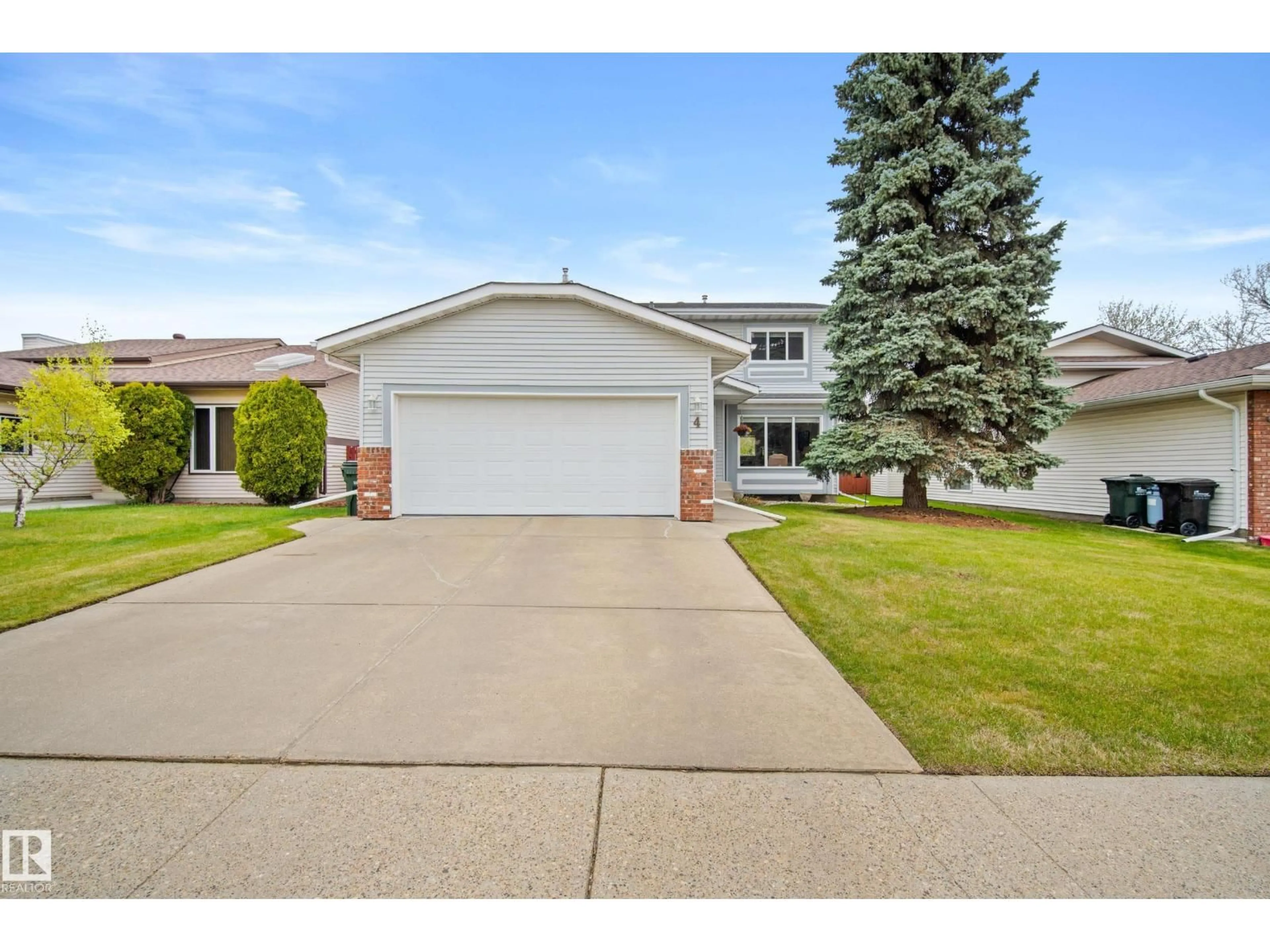 Home with vinyl exterior material, street for 4 WILD ROSE PL, Sherwood Park Alberta T8H1H1