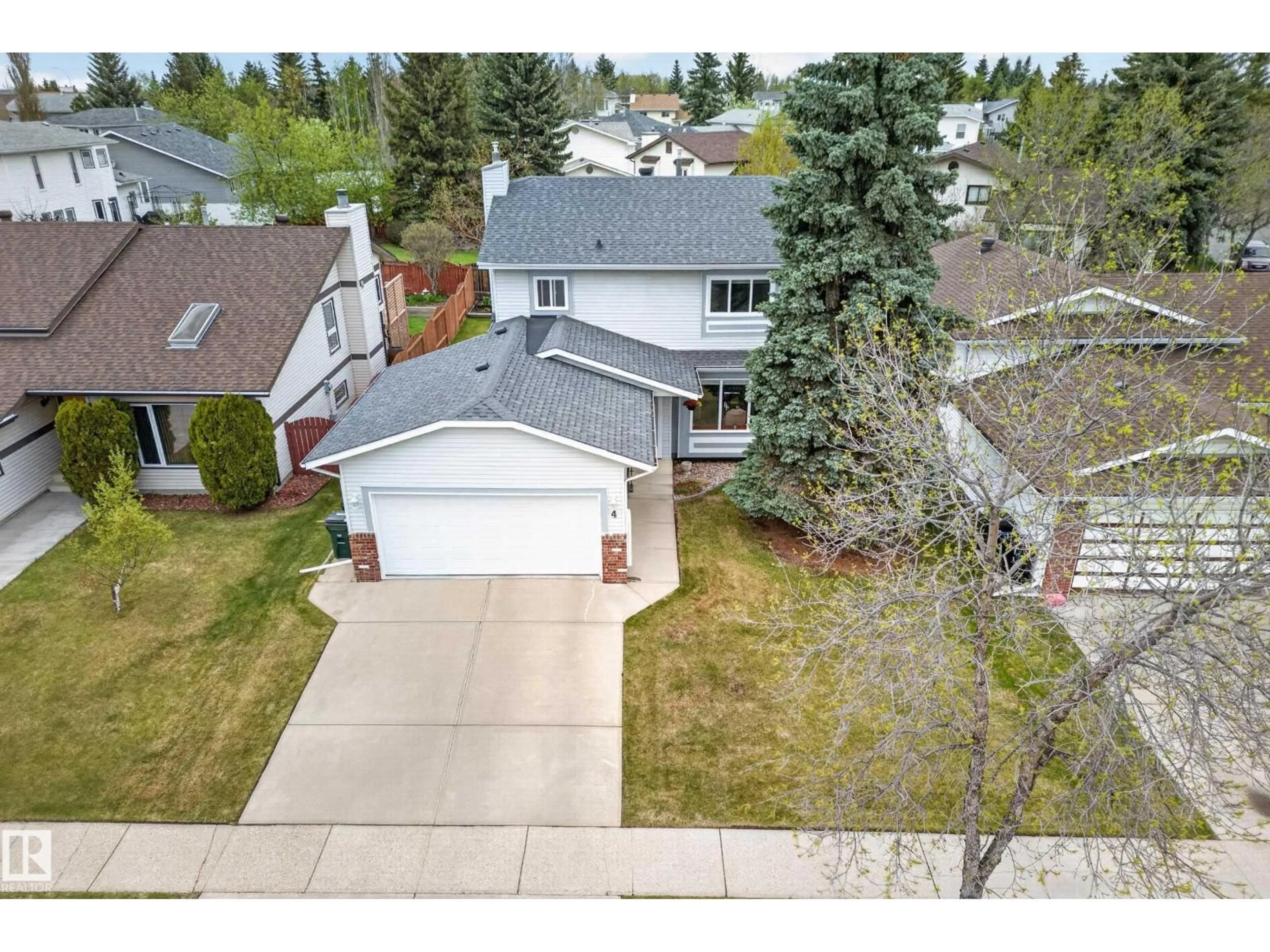 A pic from outside/outdoor area/front of a property/back of a property/a pic from drone, street for 4 WILD ROSE PL, Sherwood Park Alberta T8H1H1