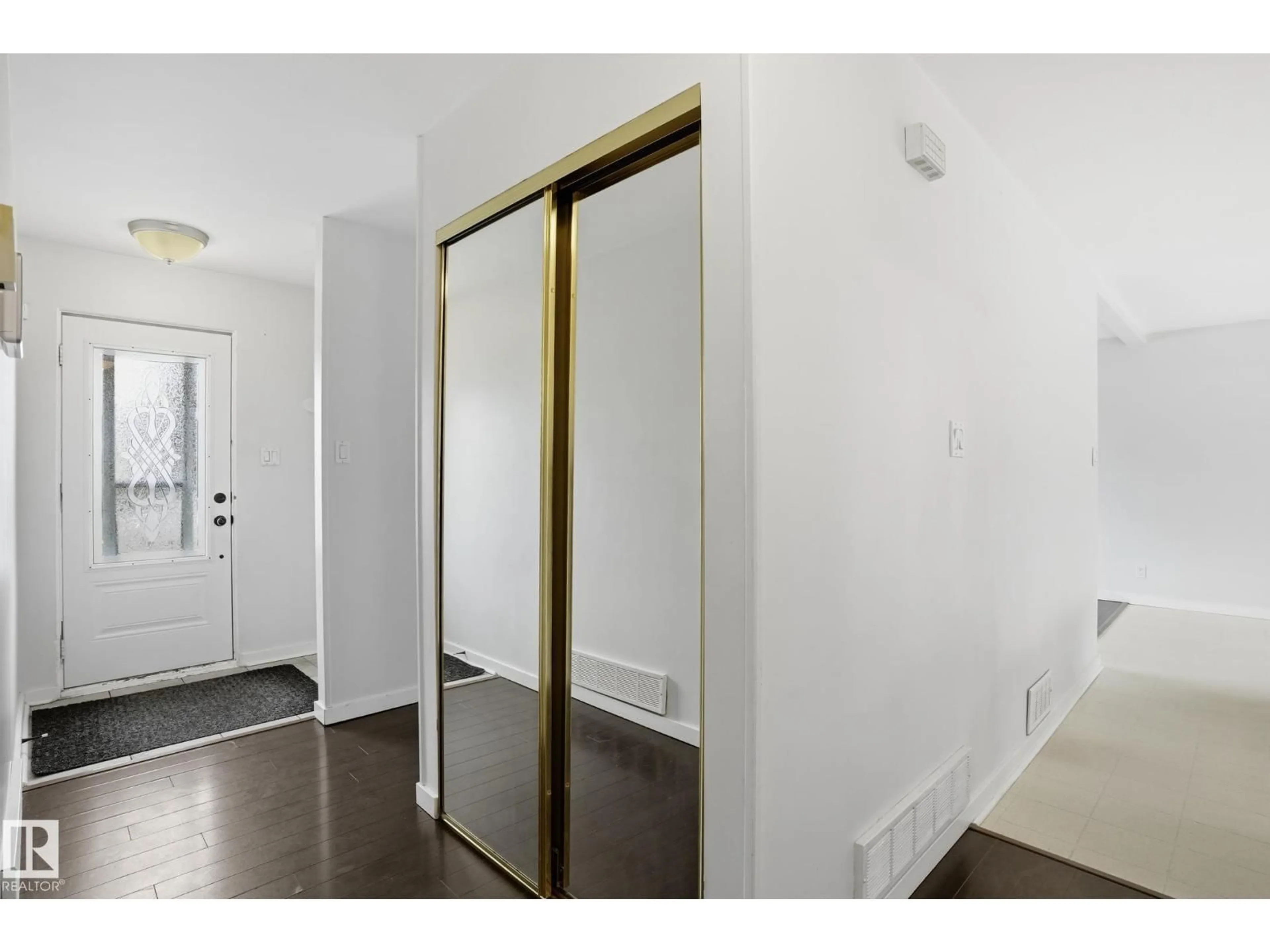 Indoor entryway for 8103 75 AV, Edmonton Alberta T6C0G5