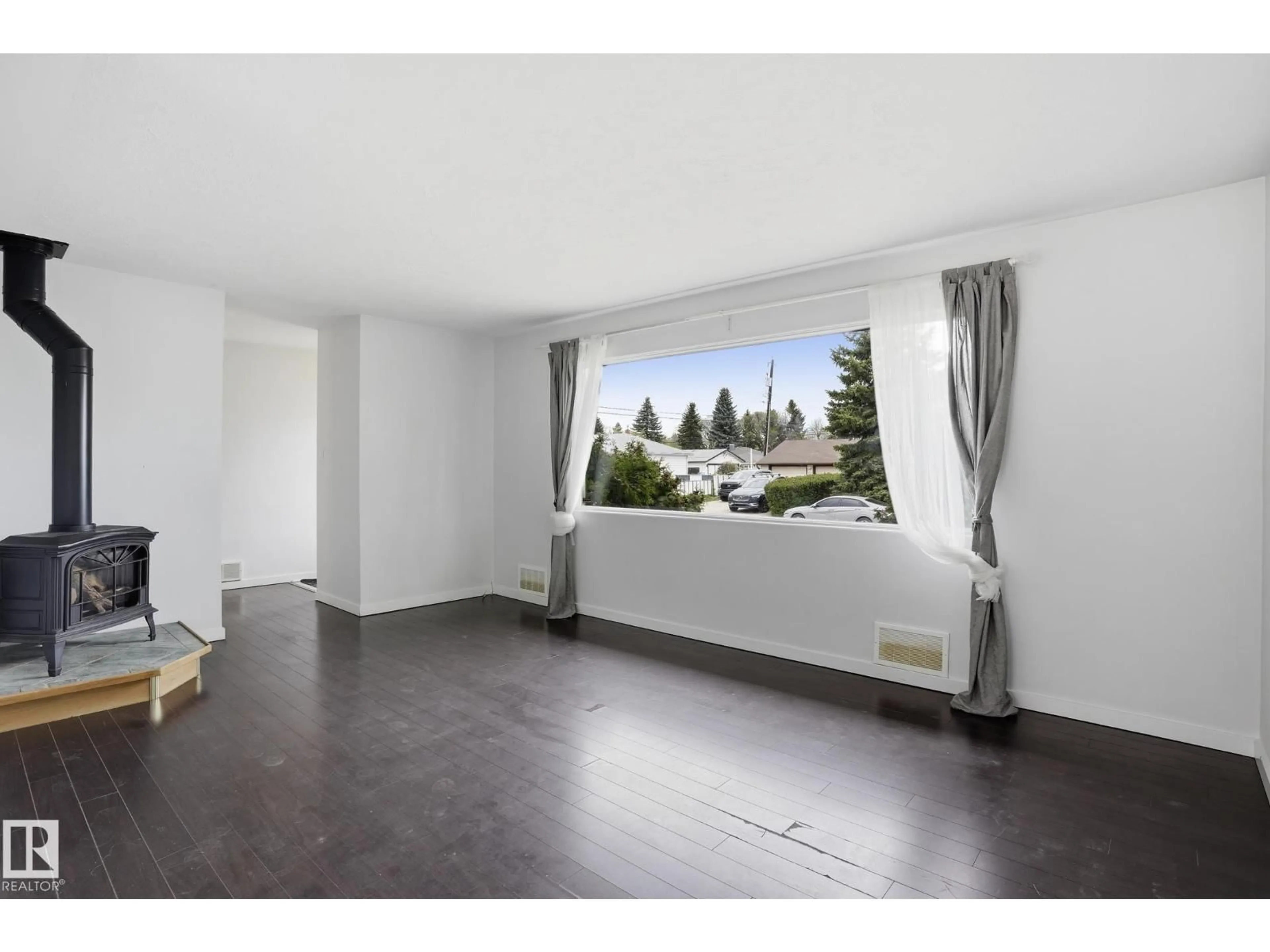 A pic of a room for 8103 75 AV, Edmonton Alberta T6C0G5