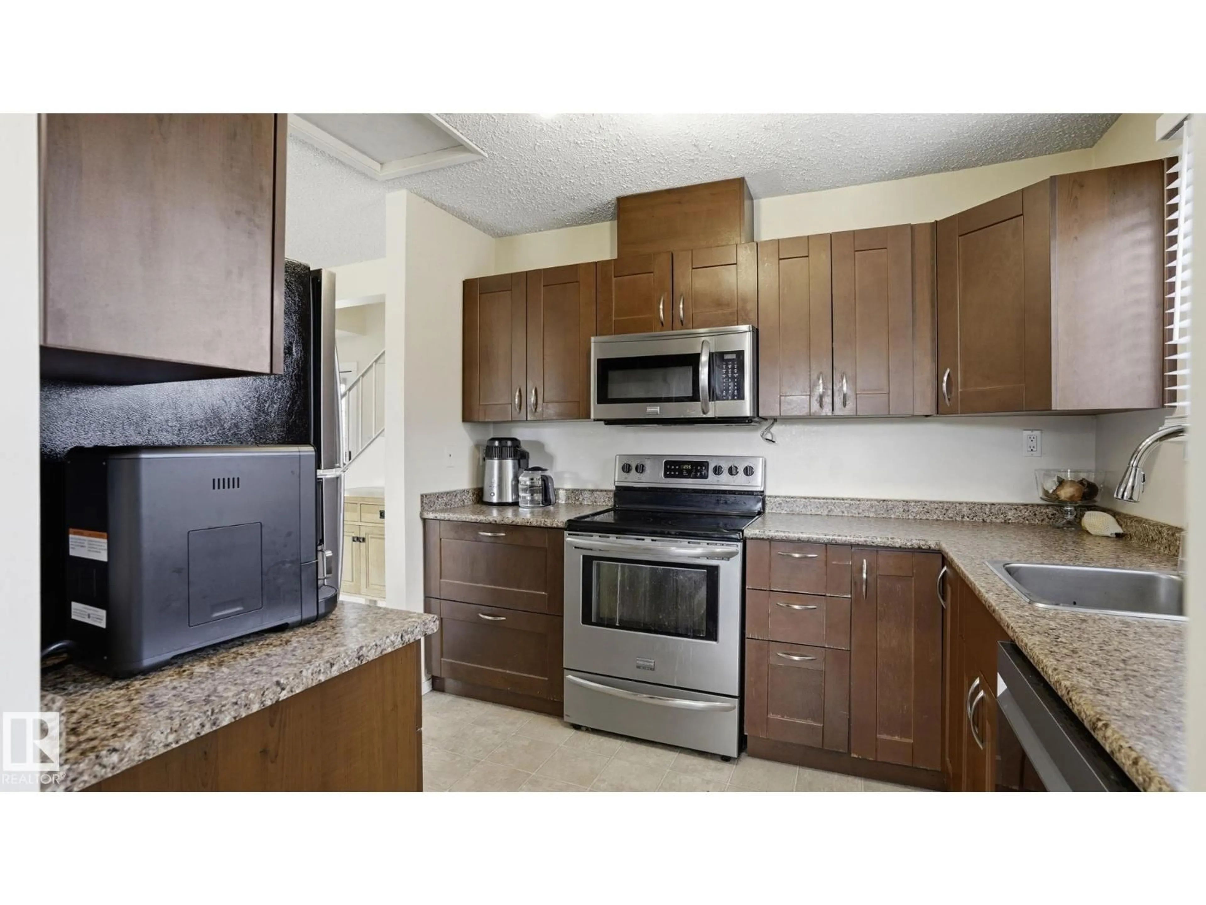 Standard kitchen, unknown for 24 SOUTH RAM, Devon Alberta T9G1V4