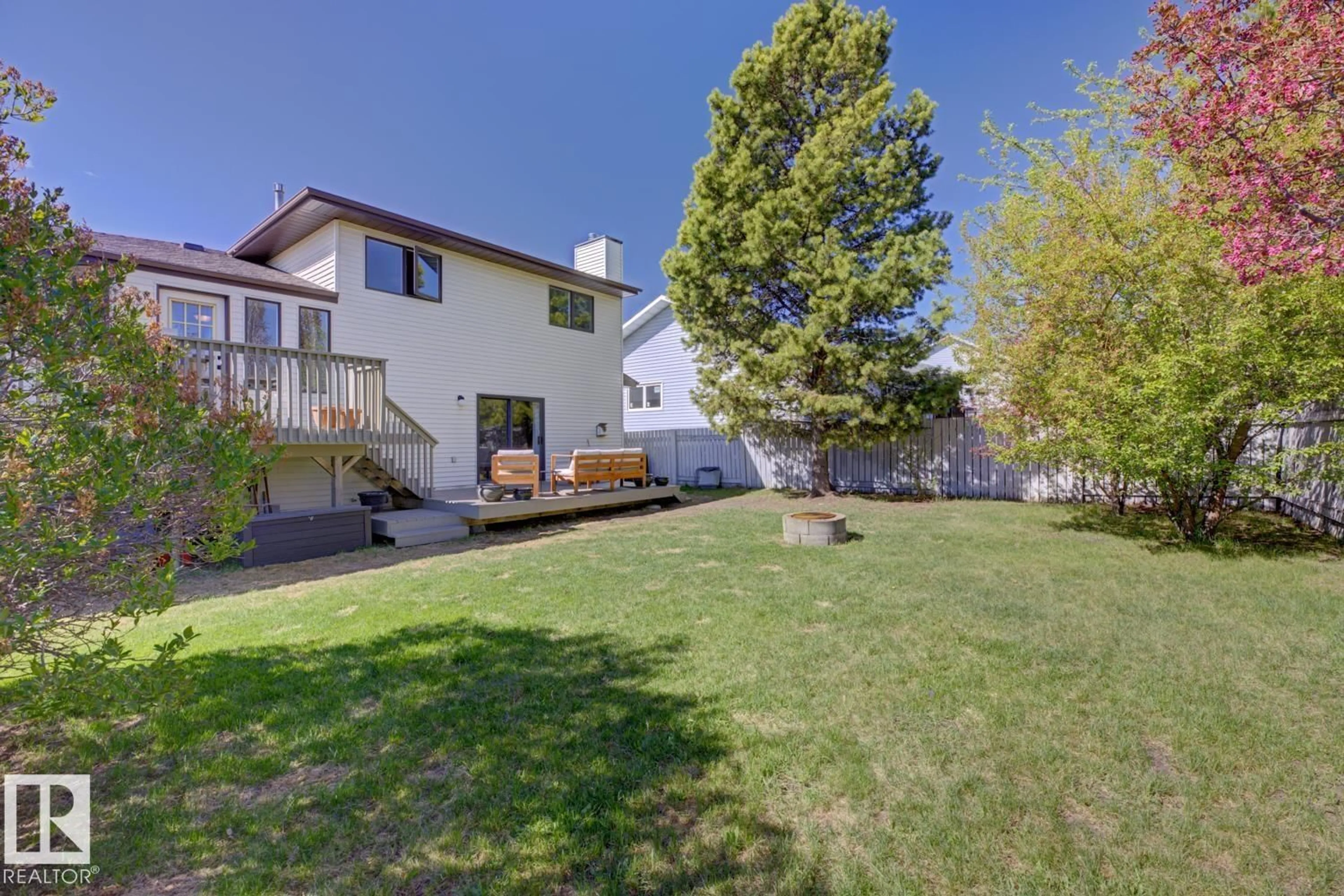 A pic from outside/outdoor area/front of a property/back of a property/a pic from drone, unknown for 46 CARMEL RD, Sherwood Park Alberta T8A5A5