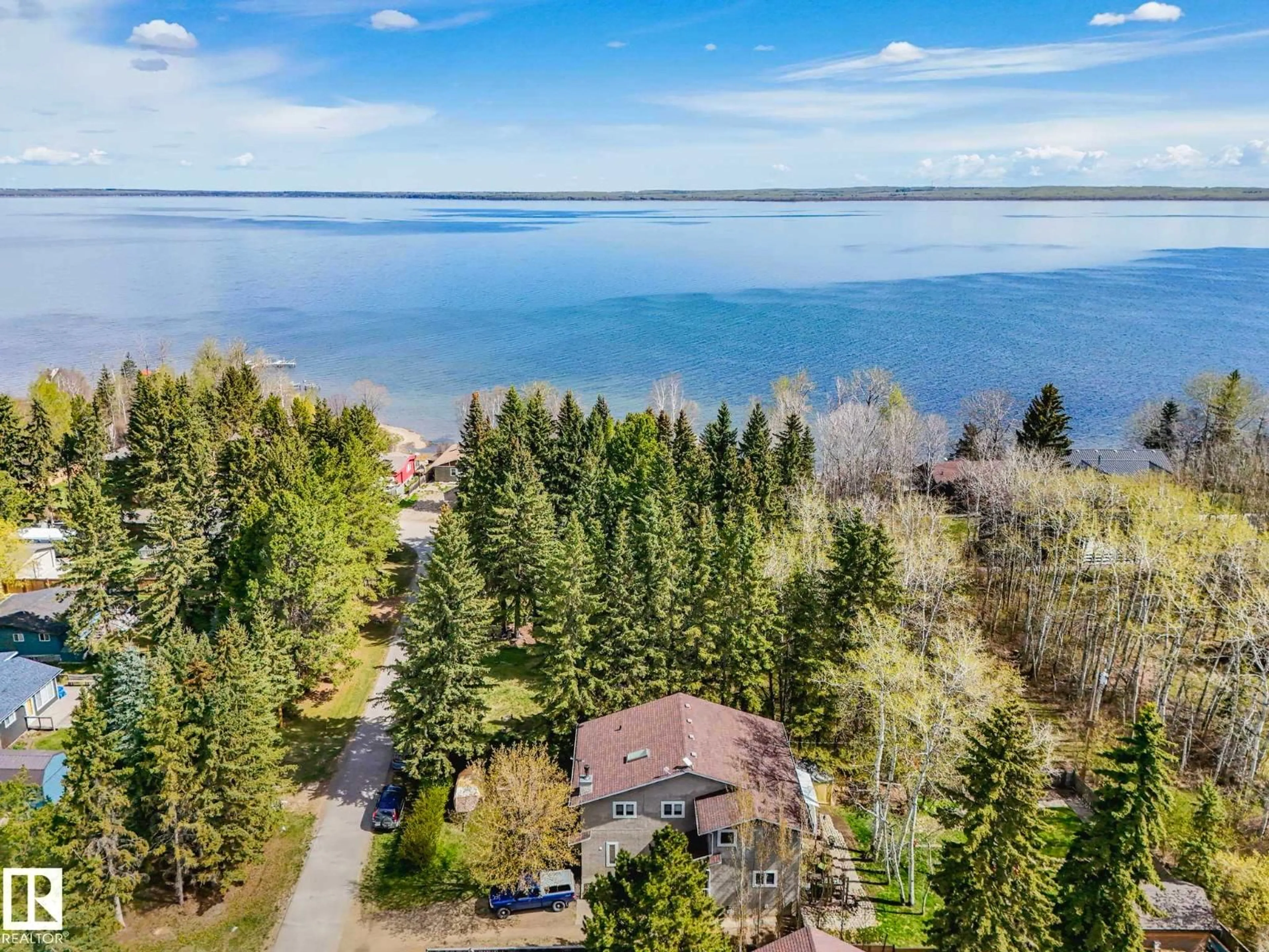 A pic from outside/outdoor area/front of a property/back of a property/a pic from drone, water/lake/river/ocean view for 517 5TH ST, Rural Wetaskiwin County Alberta T0C2V0