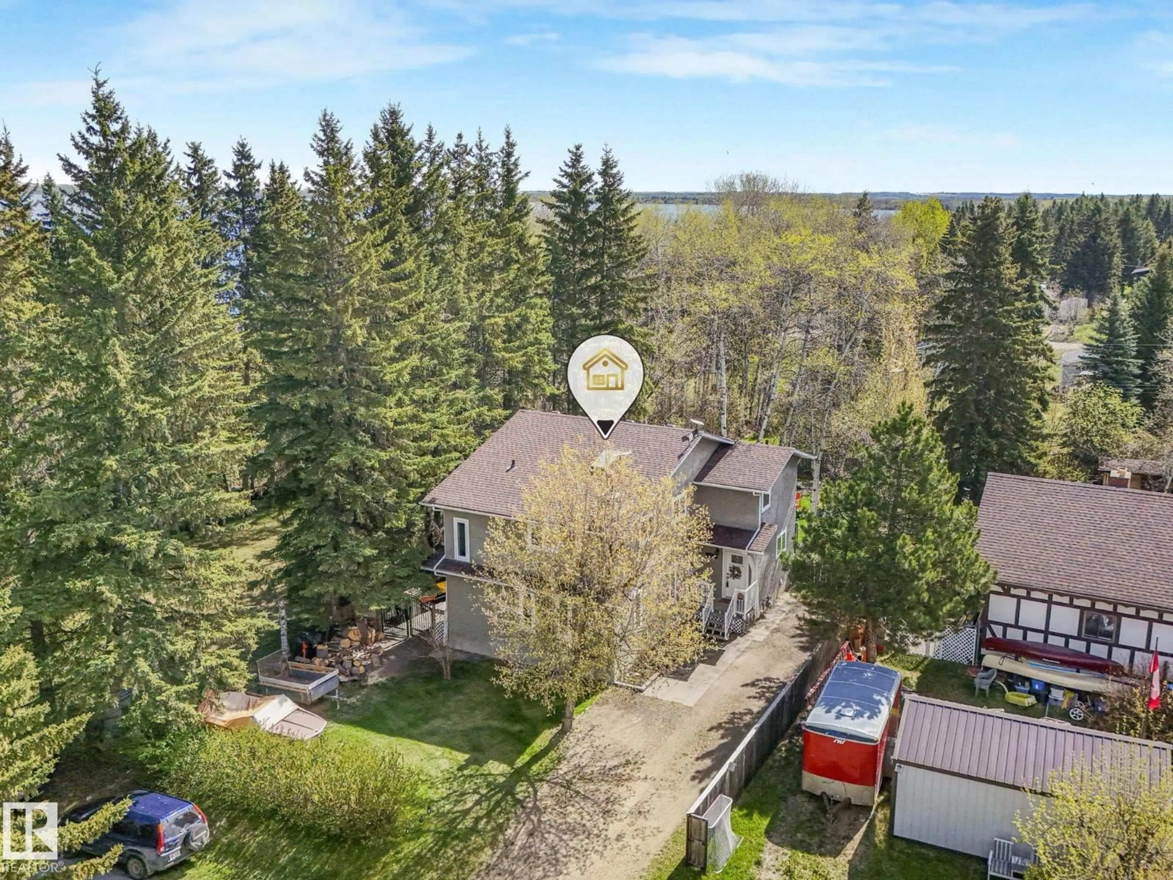 A pic from outside/outdoor area/front of a property/back of a property/a pic from drone, unknown for 517 5TH ST, Rural Wetaskiwin County Alberta T0C2V0
