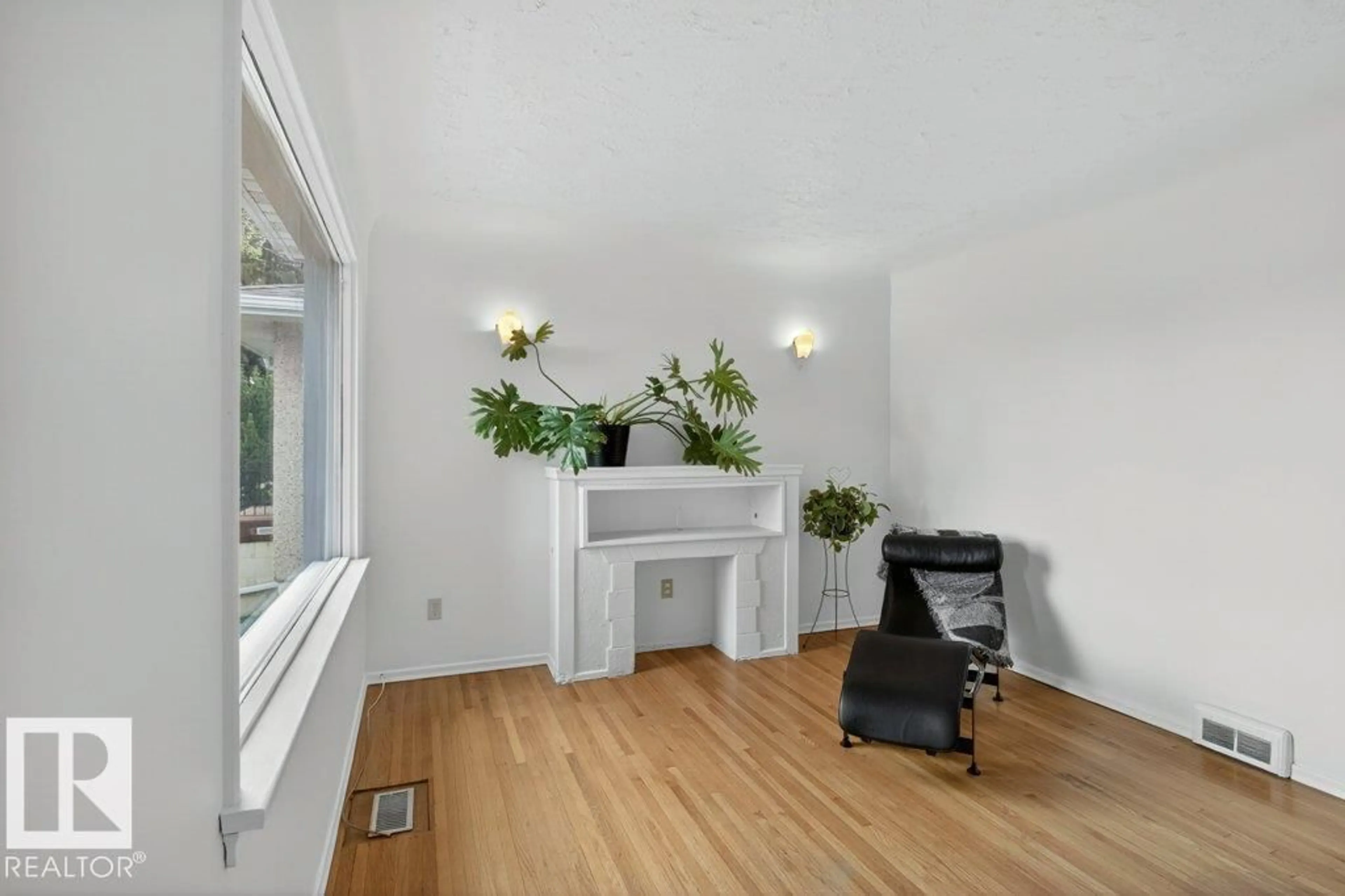 Unknown for NW - 10640 79 ST, Edmonton Alberta T6A3H4