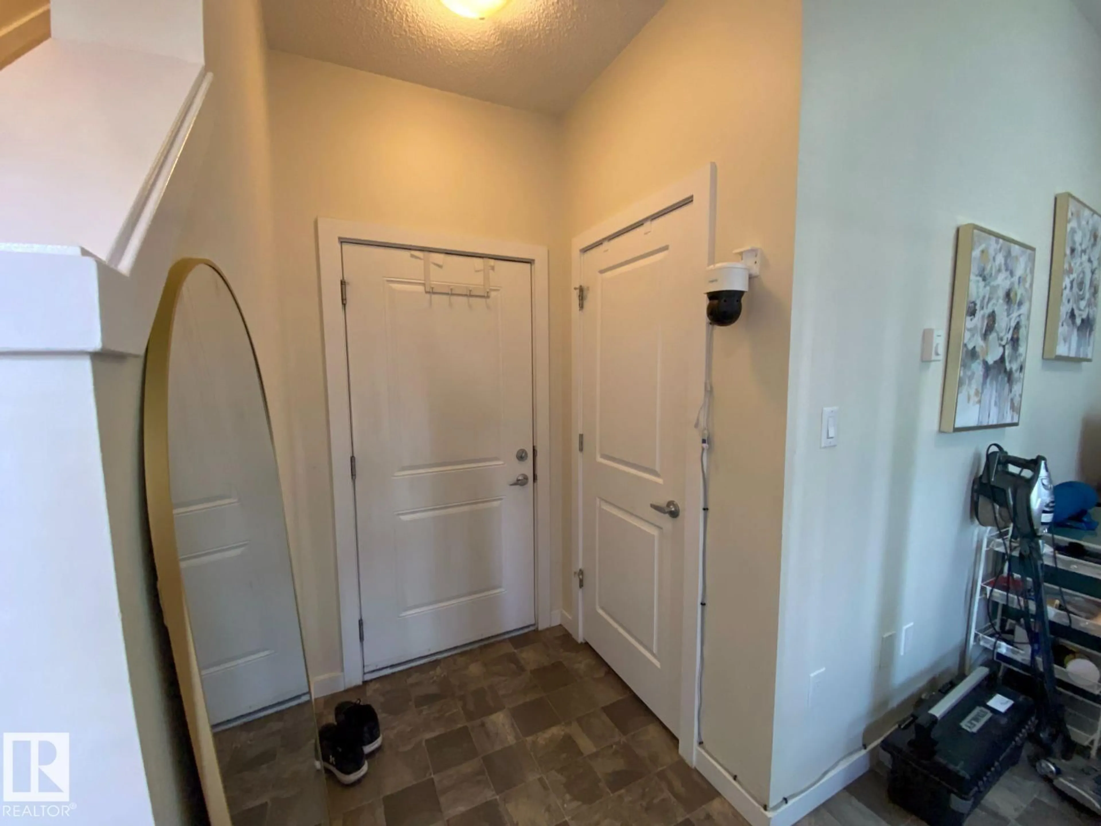 Indoor entryway for 655 - 118 WATT BV, Edmonton Alberta T6X0Y2