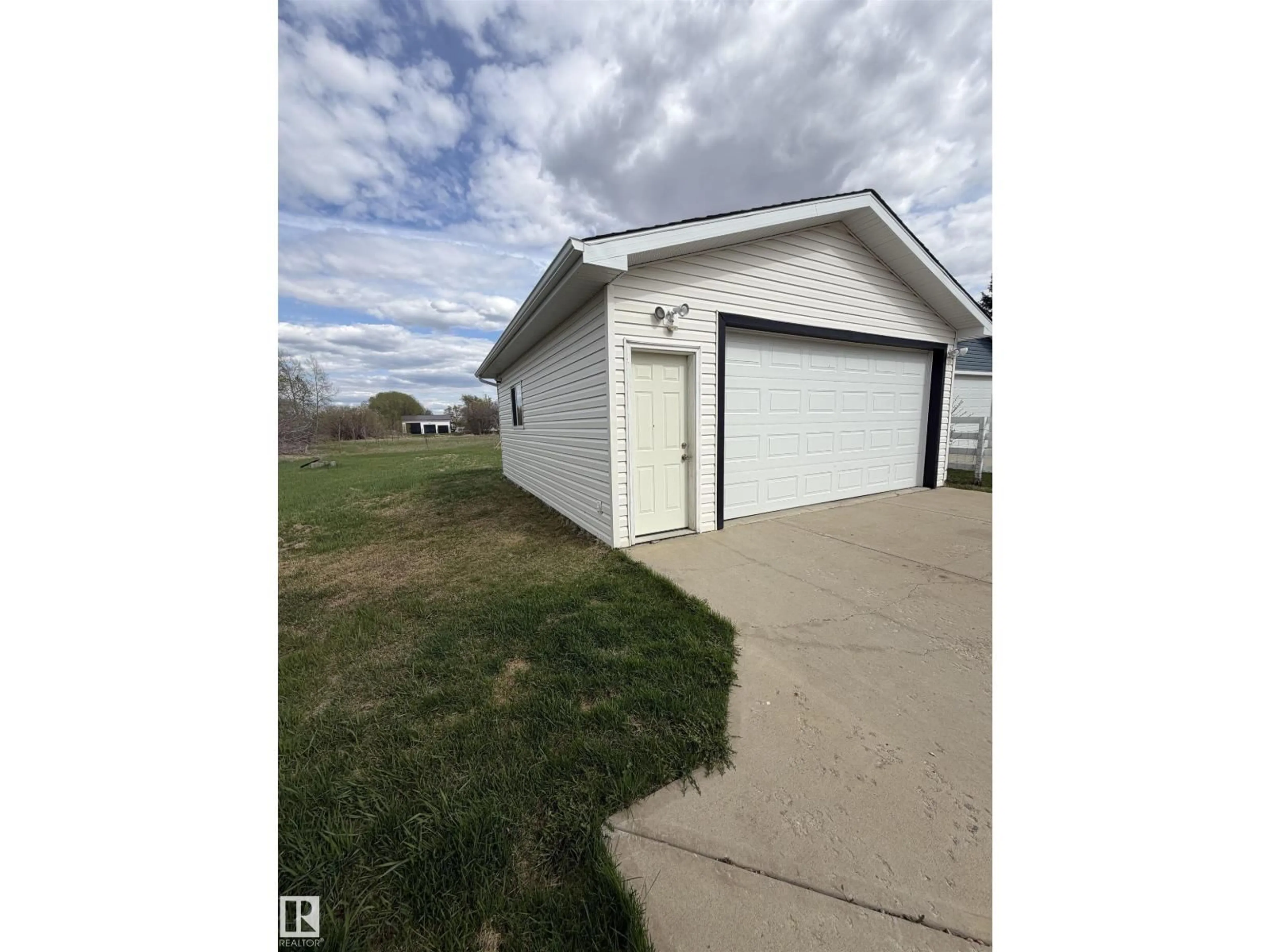 Shed for 5031 52 ST, Vimy Alberta T0G2J0